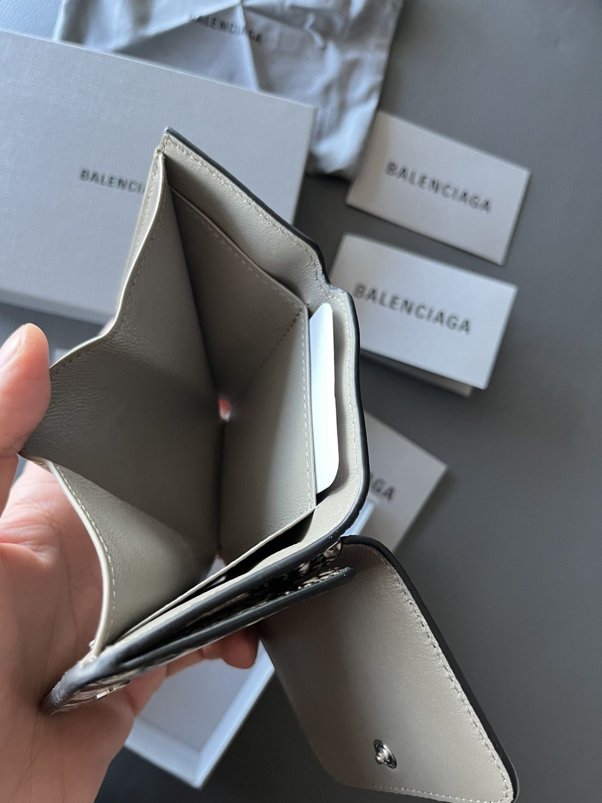 Balenciaga Balenciaga Python Print Tri-Fold Wallet Limited Edition Size ONE SIZE - 7 Thumbnail