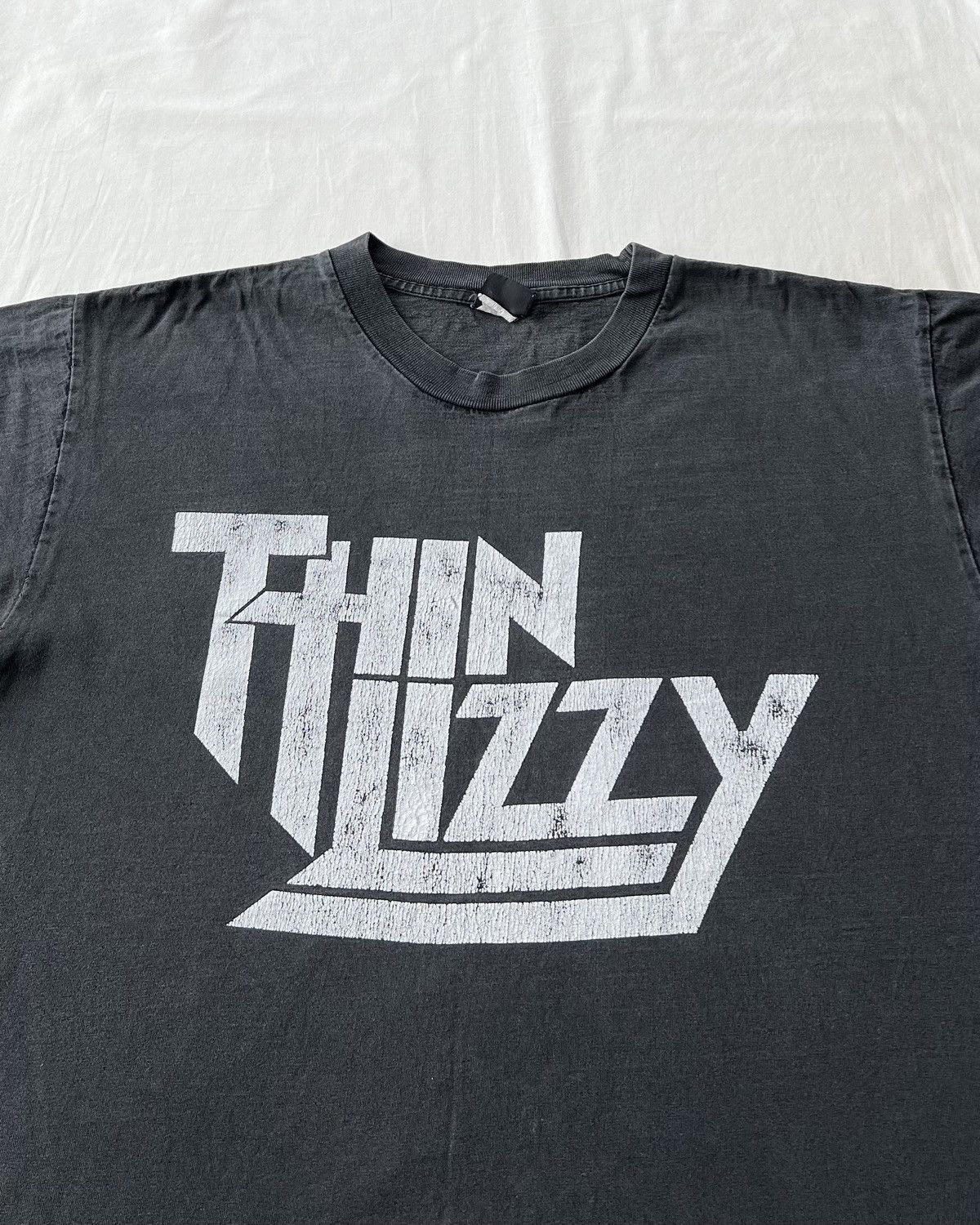 Band Tees Vintage 90s Thin Lizzy Jailbreak Faded Black T-shirt Size US M / EU 48-50 / 2 - 3 Thumbnail