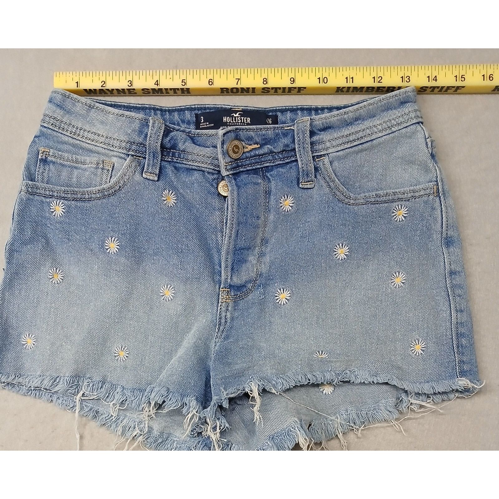 Hollister Hollister (26) Women's Ruched Floral Design Cut Off Shorts Size 26" / US 2 / IT 38 - 9 Thumbnail