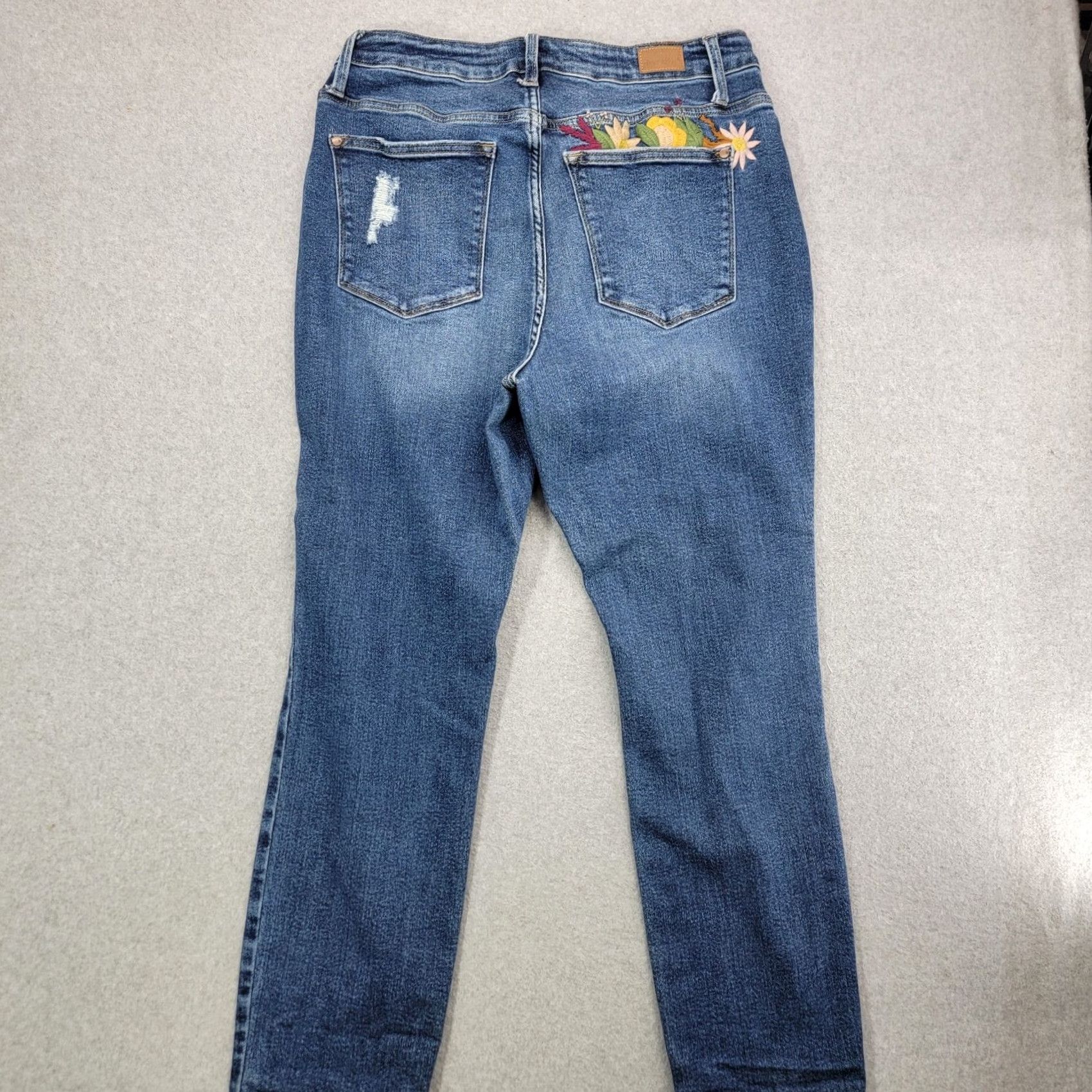 Vintage Judy Blue Jeans Women 14W Boyfriend Distressed Embroidered Flowers Blue 5-Pocket Denim Jeans Boyfriend Fit Size 14W Womens Size 36" / US 14 / IT 50 - 6 Thumbnail