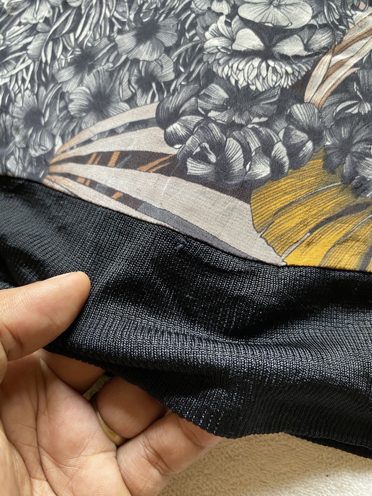 Salvatore Ferragamo Vintage Salvatore Ferragamo Silk Over Tiger Print Size US L / EU 52-54 / 3 - 12 Thumbnail