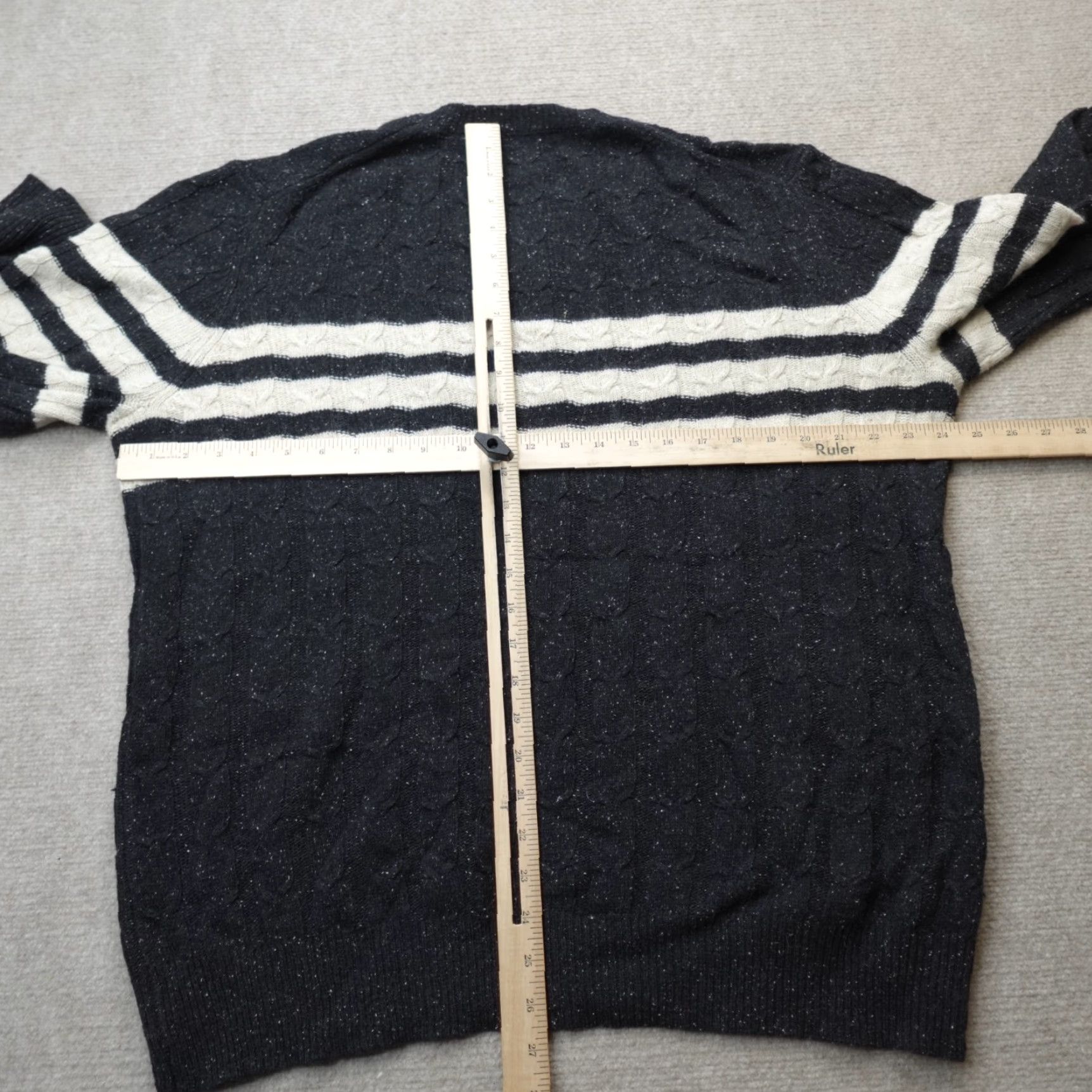 Vince Vince Mens Sweater XL Gray Striped Knit Wool Silk Blend Crew Neck Pullover Long Sleeve Casual Winter Fall Spring Size US XL / EU 56 / 4 - 5 Thumbnail