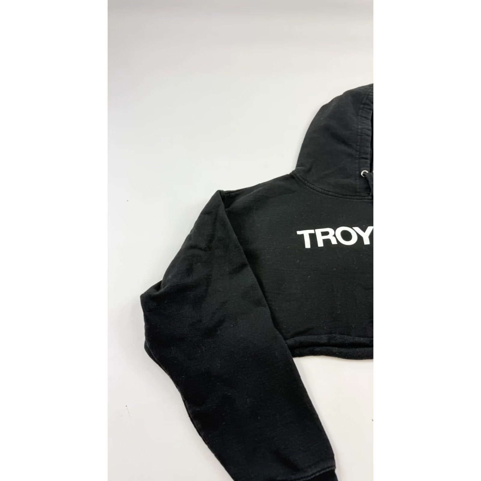 Vintage Troye Sivan Hoodie Womens Small Black Cropped Tour Concert Pullover Sweatshirt Size S / US 4 / IT 40 - 2 Thumbnail