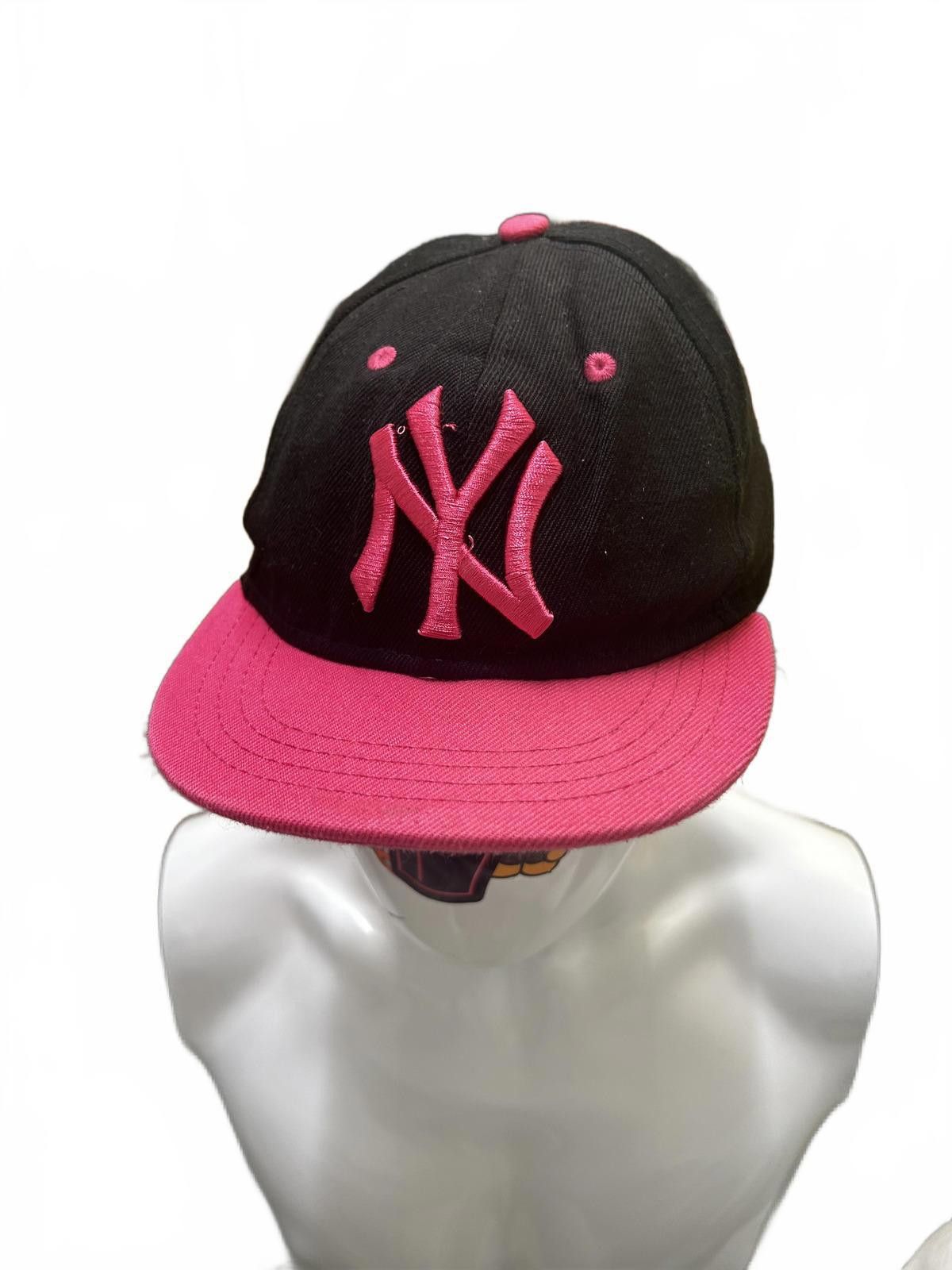 New York Yankees New York Yankees Pink and Black Snapback Cap Size ONE SIZE - 1 Thumbnail