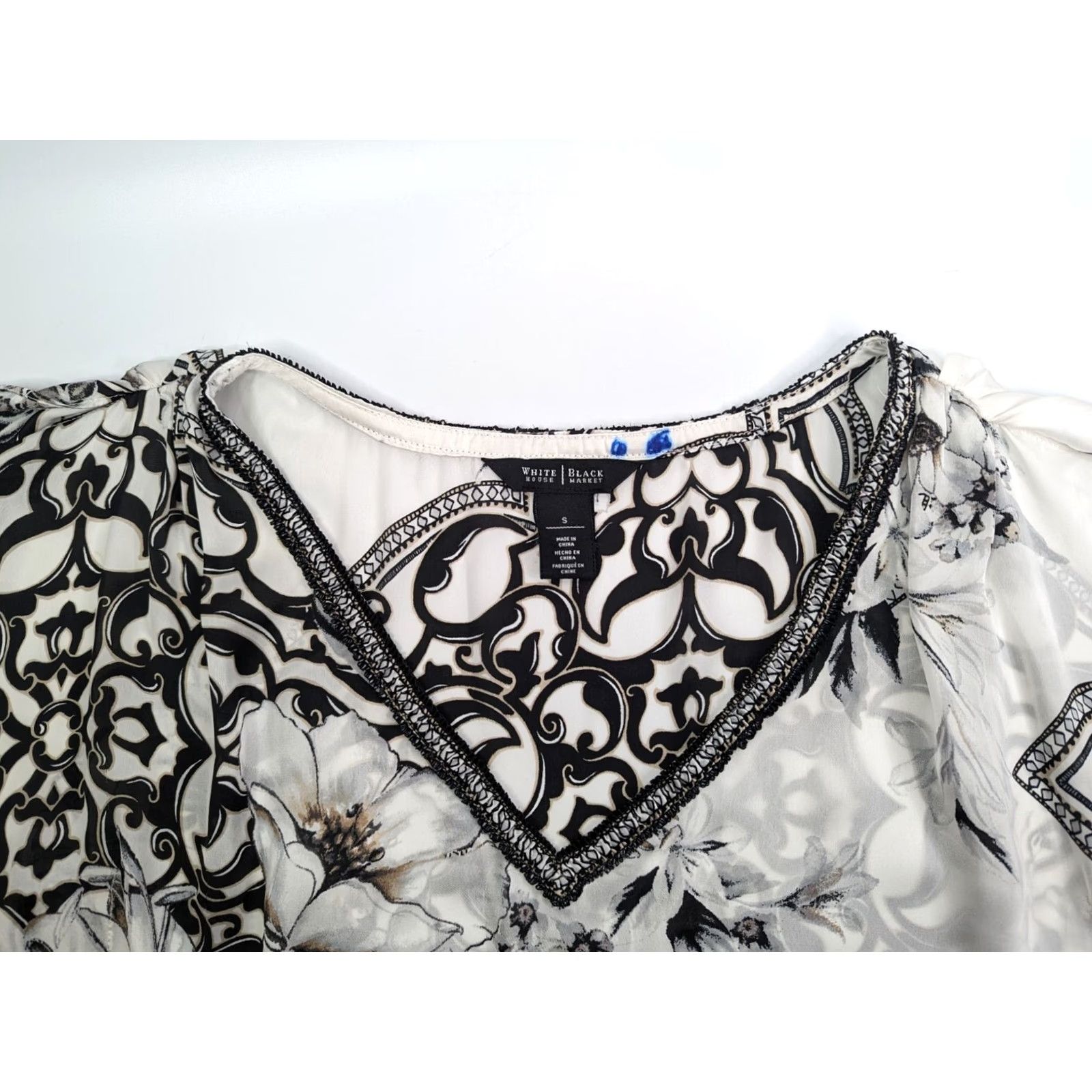 White House Black Market White House Black Market Blouse Floral Short Sleeve Satin Off-the-Shoulder Small Black Womens Blouse Size S / US 4 / IT 40 - 6 Thumbnail