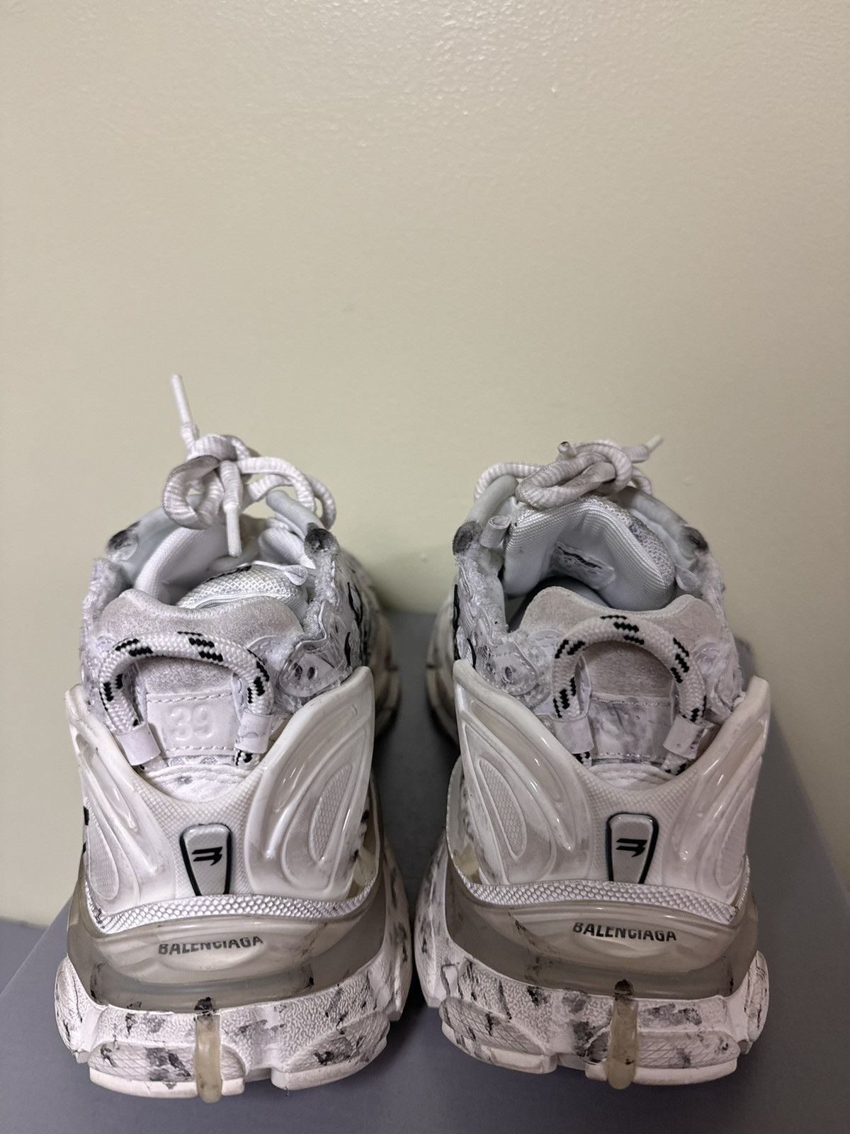 Balenciaga Balenciaga White Graffiti Runner 39 Size US 6 / EU 39 - 5 Thumbnail