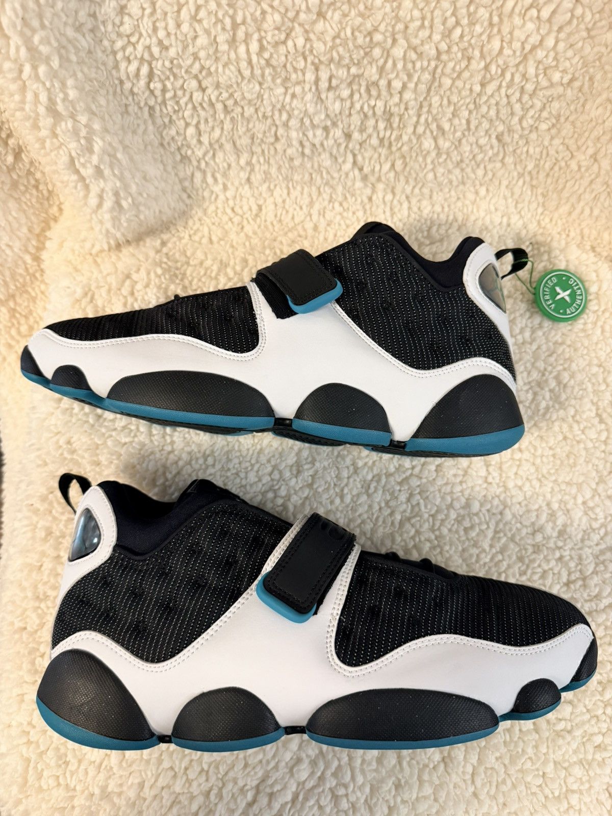 Jordan Brand Jordan Black Cat Size US 10.5 / EU 43-44 - 3 Thumbnail