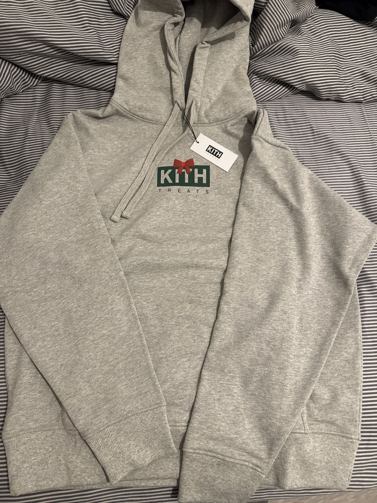 Kith Kith Treats gift box logo Hoodie Size US S / EU 44-46 / 1 - 2 Thumbnail