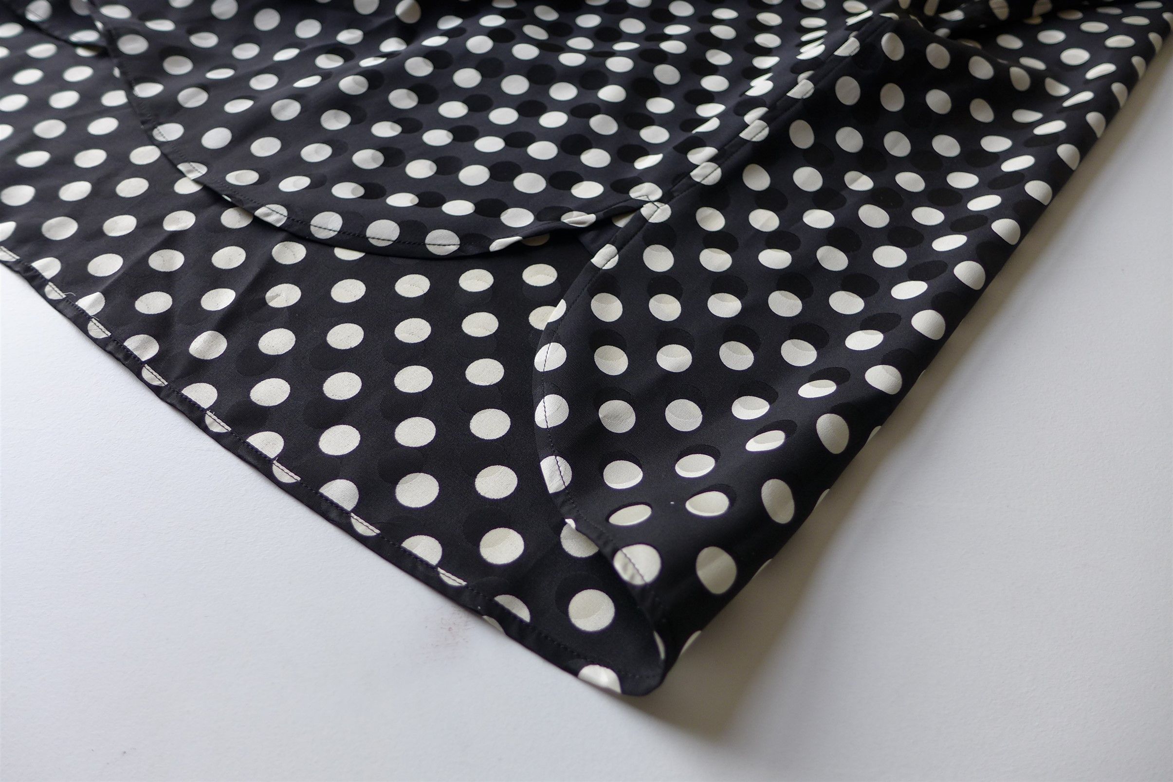 Saint Laurent Paris Saint Laurent Black Polka Dot Silk Shirt Size US XL / EU 56 / 4 - 11 Thumbnail