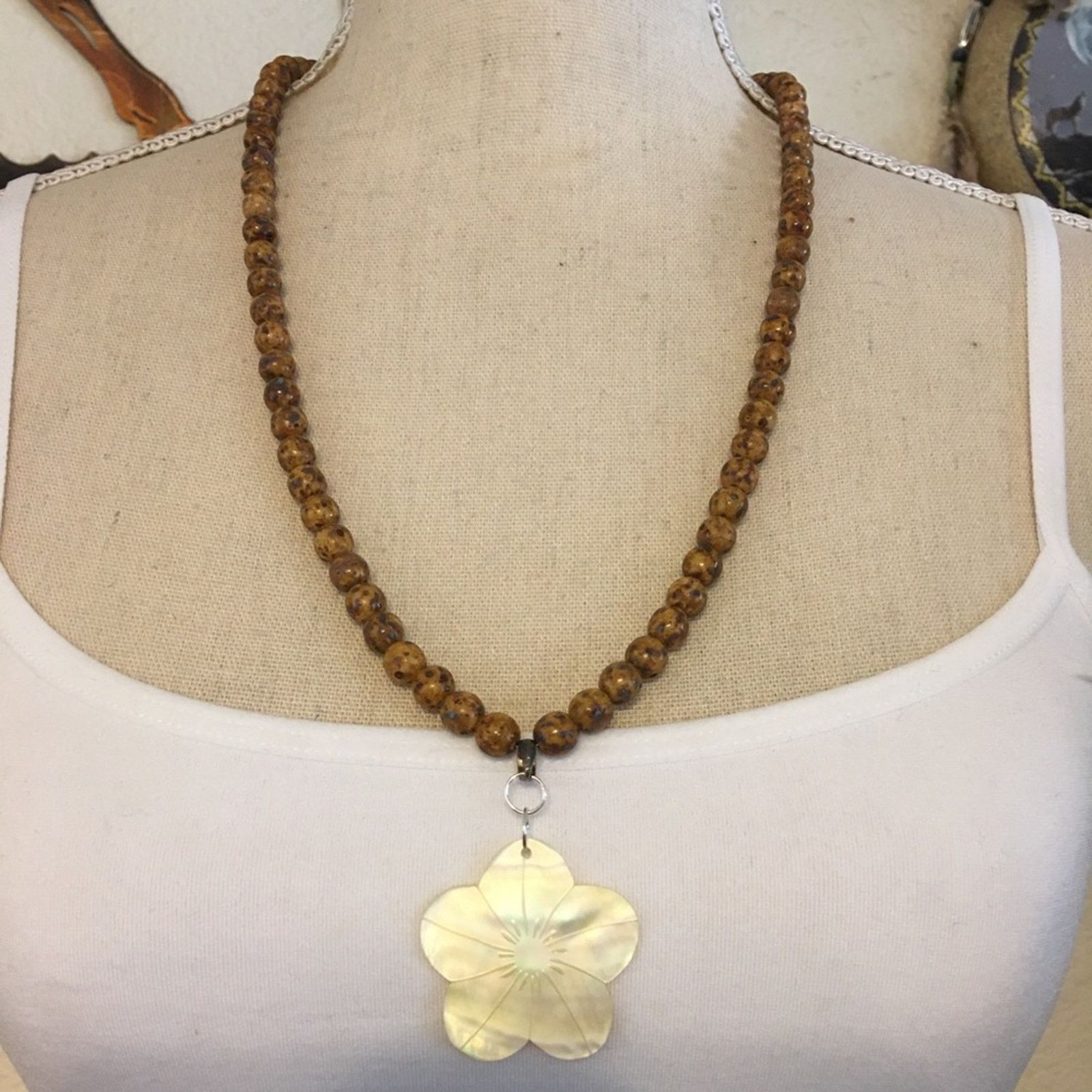 Vintage Vintage picture jasper necklace w/abalone flower Size ONE SIZE - 1 Thumbnail