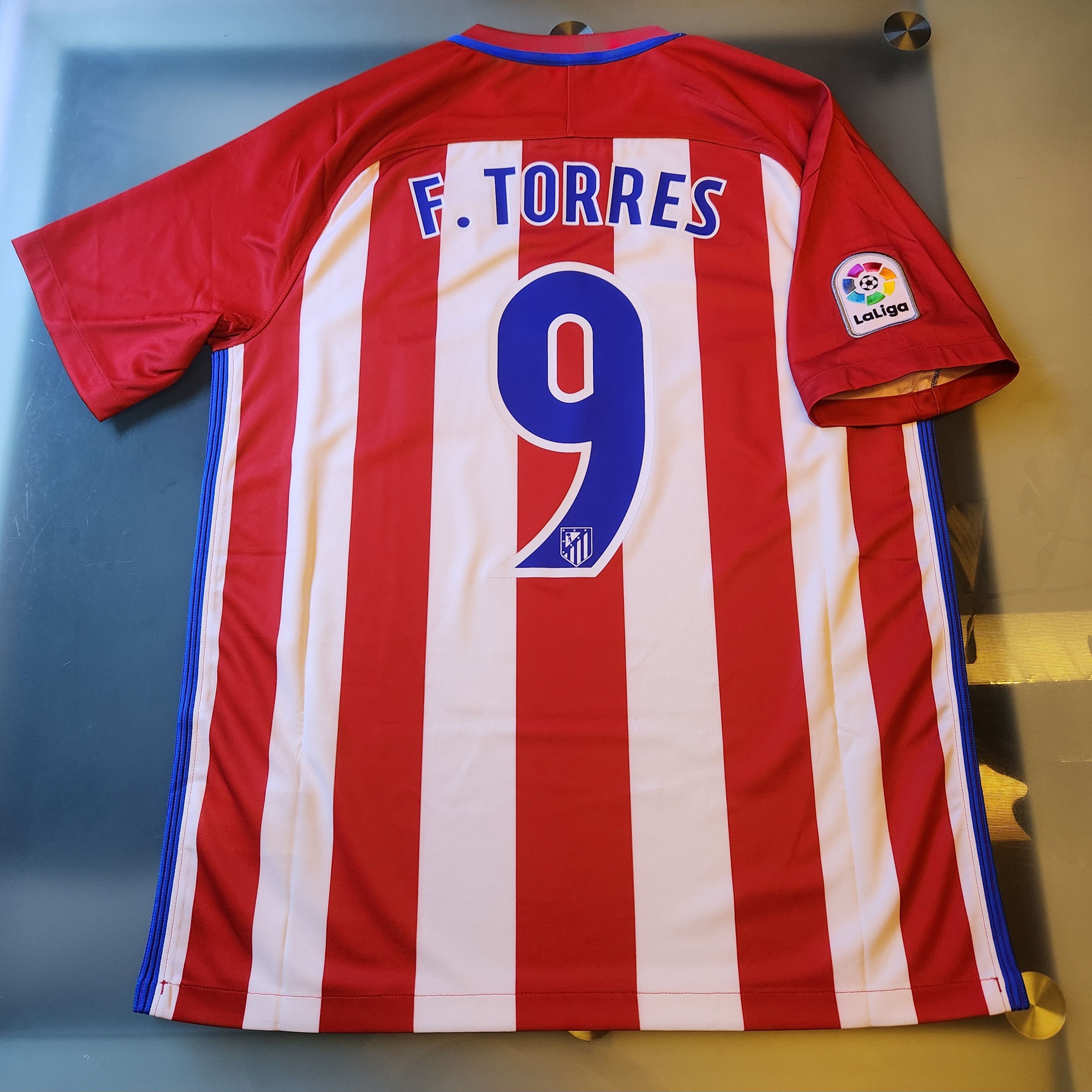 Nike Authentic Atletico Madrid TORRES 2016-2017 16/17 Home Jersey Size US M / EU 48-50 / 2 - 1 Thumbnail