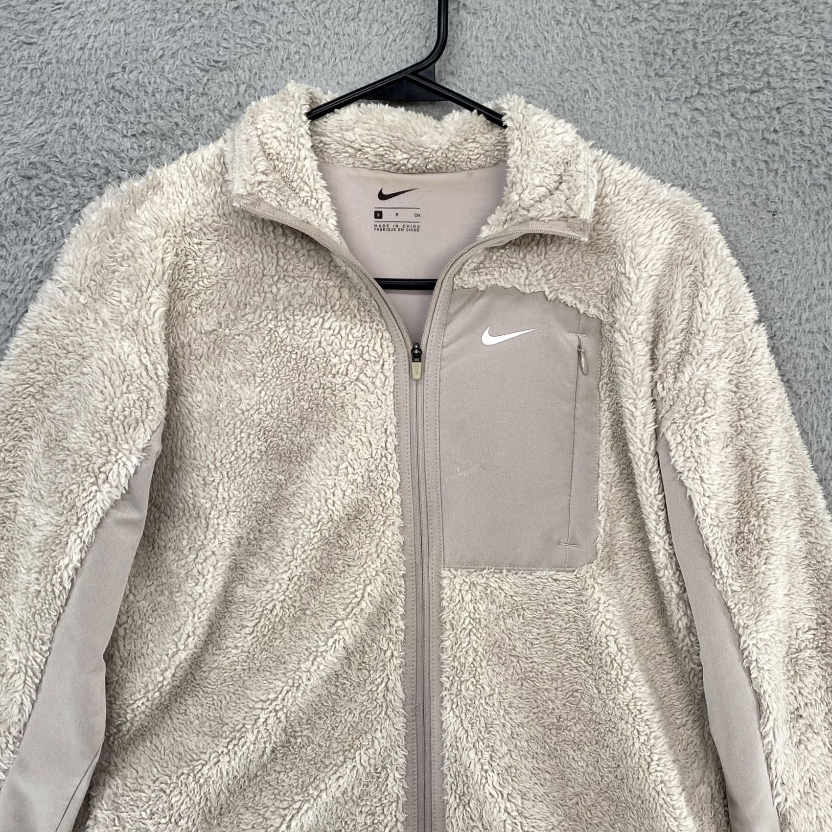 Nike Nike Jacket Womens Small Beige Cream Sherpa Fleece Full Zip Teddy Chest Pocket Size S / US 4 / IT 40 - 2 Thumbnail
