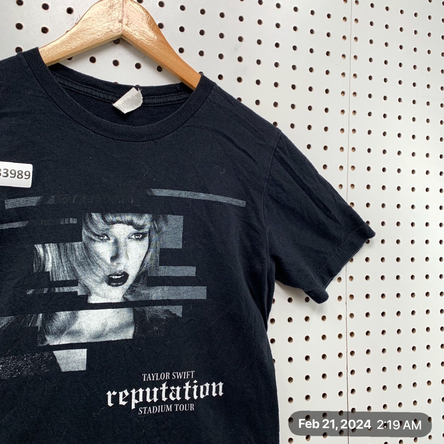 VINTAGE Taylor Swift Reputation Shirt Womens Small Music Pop Tour Concert 17x24.5