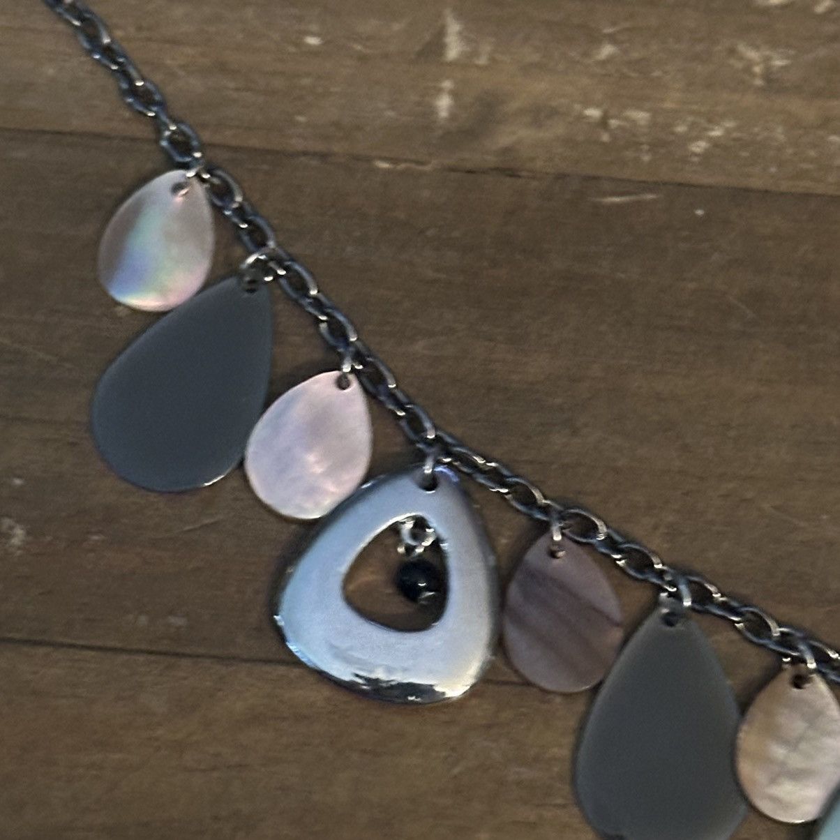 Other Silver tone tear drop mother of pearl dangle necklace Size ONE SIZE - 5 Thumbnail