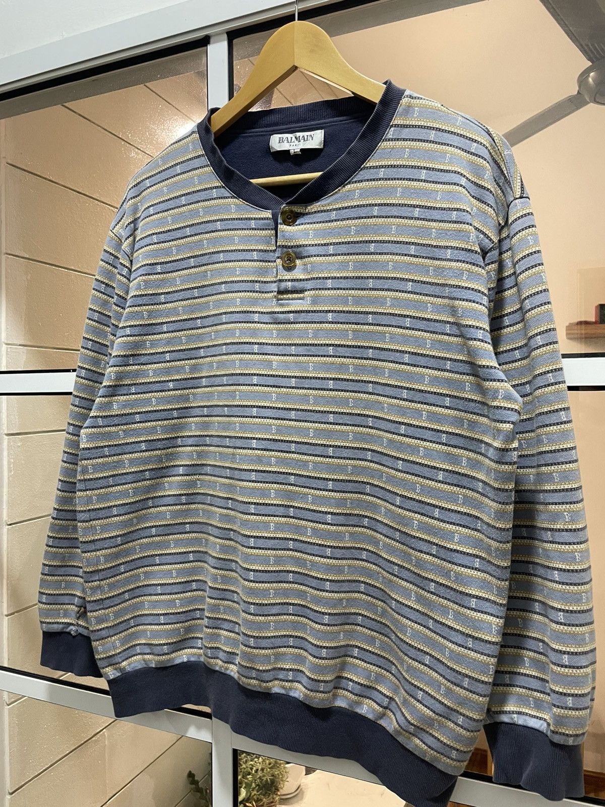 Balmain Balmain V Neck Button Stripes B Logo Seeatshirt Size US M / EU 48-50 / 2 - 7 Thumbnail