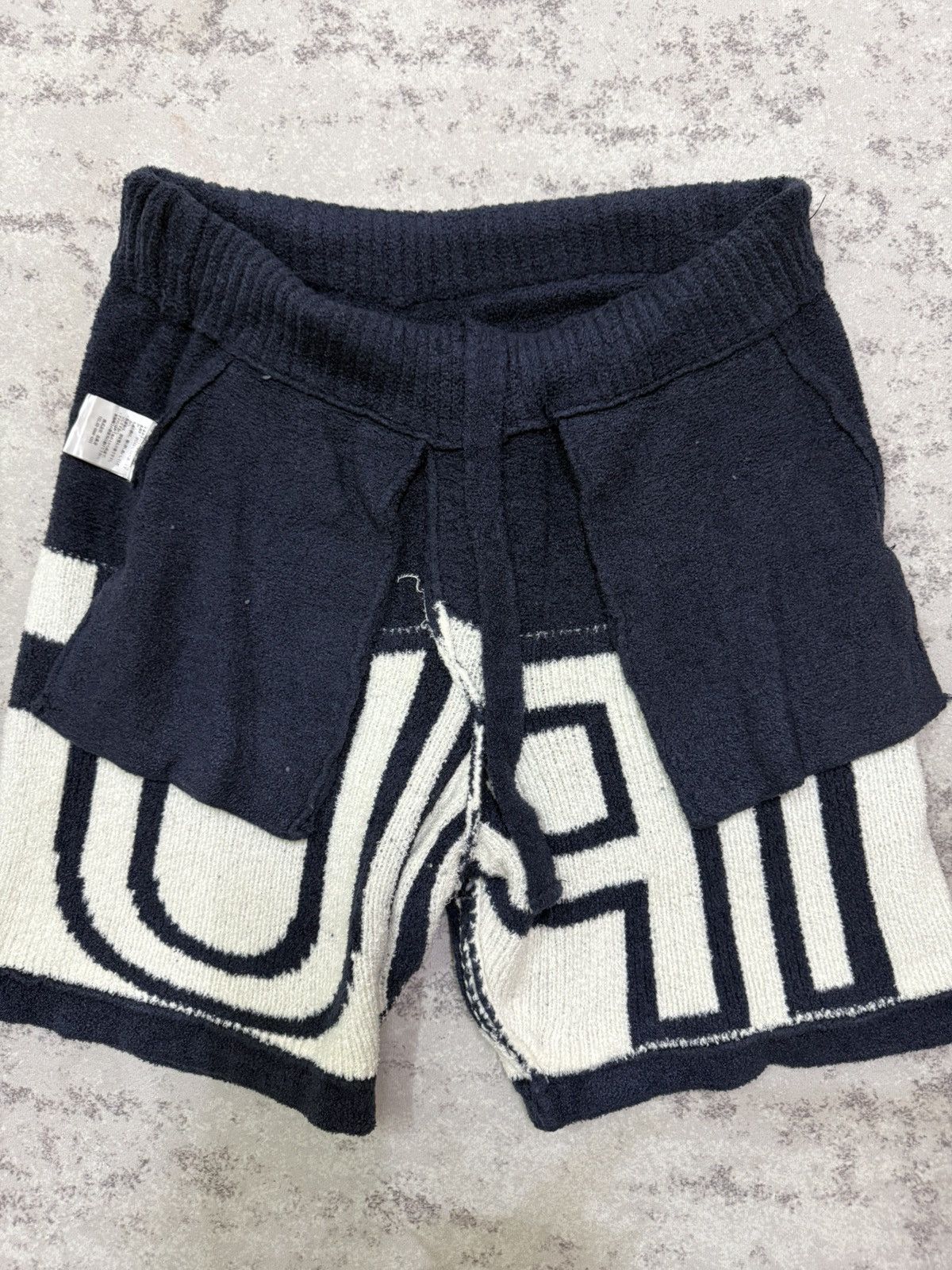 Japanese Brand 1PIU1UGUALE3 relax full print fleece short pants Size US 29 - 10 Thumbnail