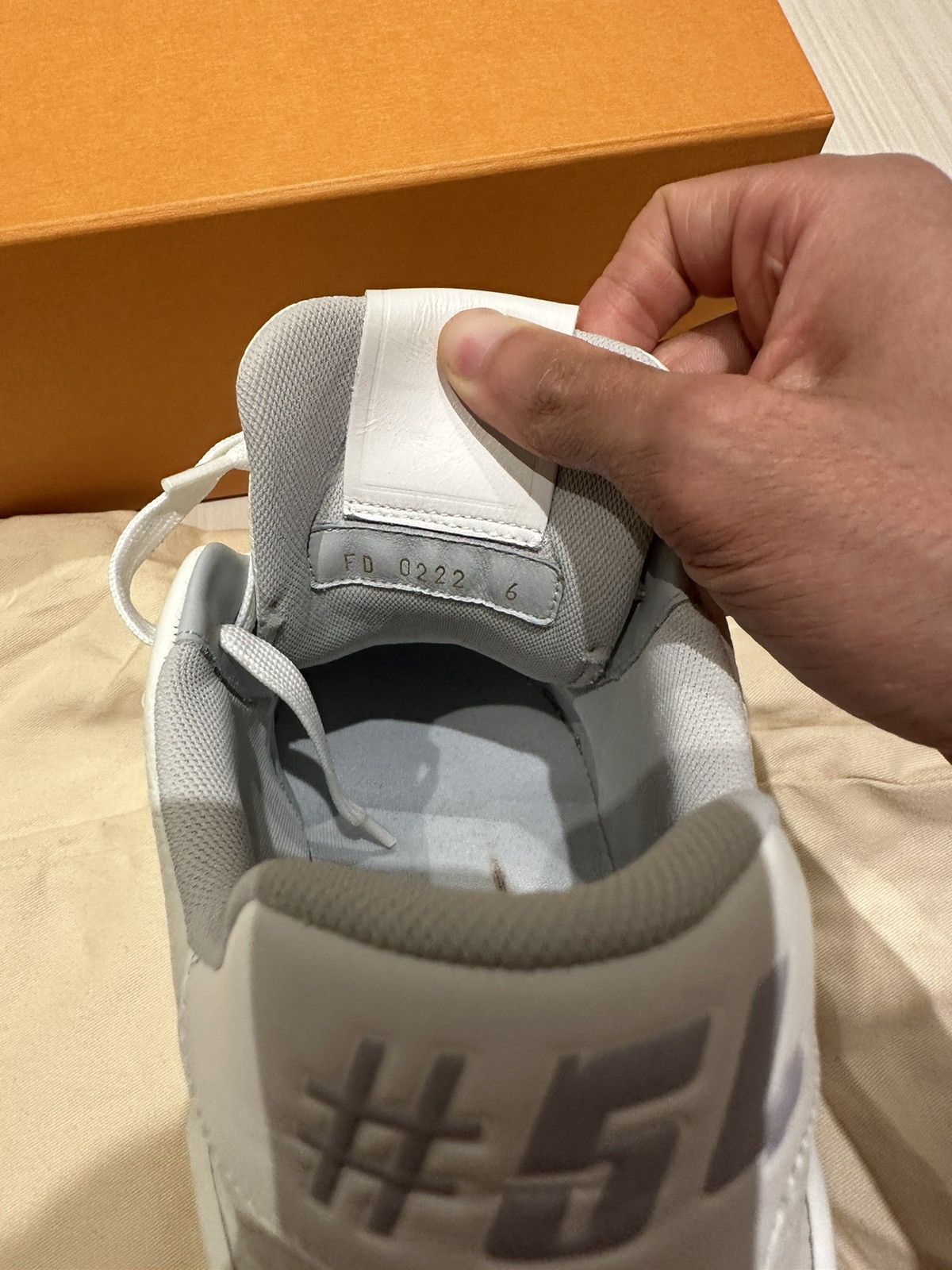 Louis Vuitton Louis Vuitton White & Grey ‘LV Sneaker’ Size US 7 / EU 40 - 18 Thumbnail