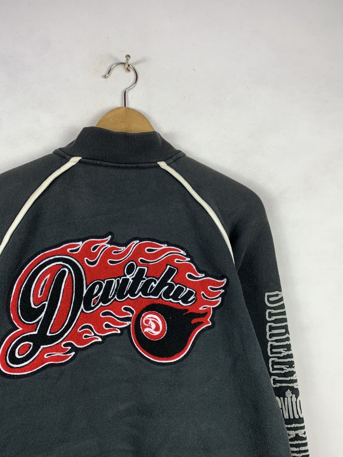 Japanese Brand Rare! Devitchu Streetwear Big Logo Baseball Sweater Size US M / EU 48-50 / 2 - 3 Thumbnail