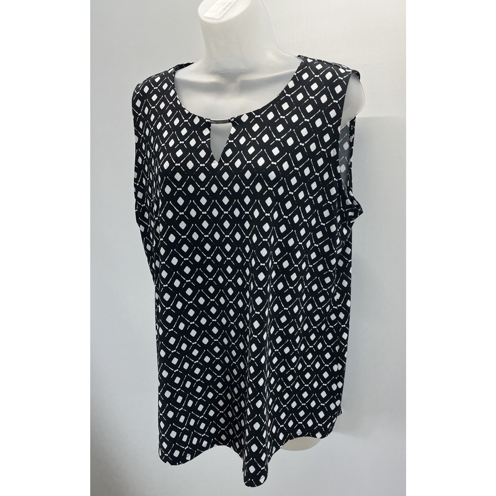 Chicos Chico's Black White Diamond Pattern Keyhole Tank Top Sz 2 Size XS / US 0-2 / IT 36-38 - 3 Thumbnail