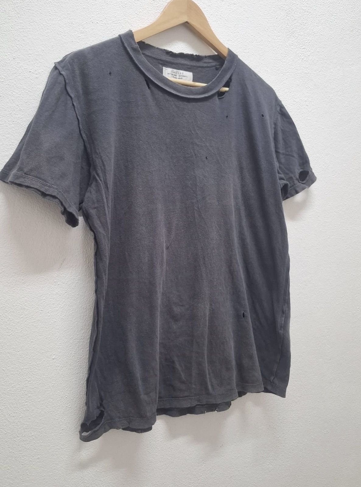 Japanese Brand UNUSED Sun Faded Distressed Thrashed T-shirt Size US S / EU 44-46 / 1 - 3 Thumbnail