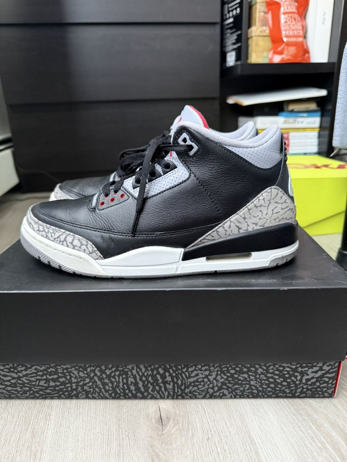 Jordan Brand NIKE AIR JORDAN 3 OG BLACK CEMENT (2024) Size US 8.5 / EU 41-42 - 3 Thumbnail