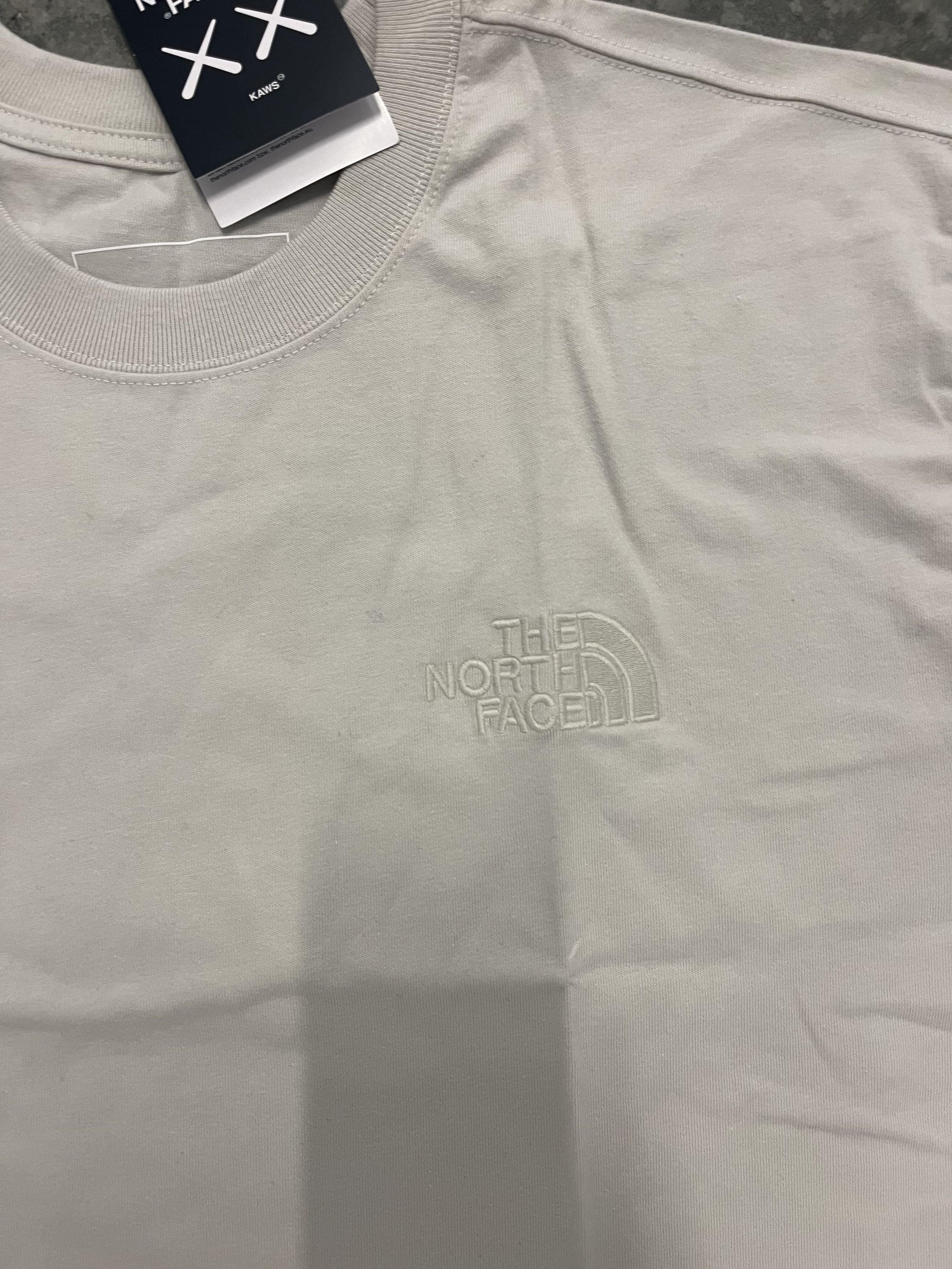 Kaws × The North Face KAWS x The North Facce t-shirt Moonlight Ivory XL Size US XL / EU 56 / 4 - 4 Thumbnail