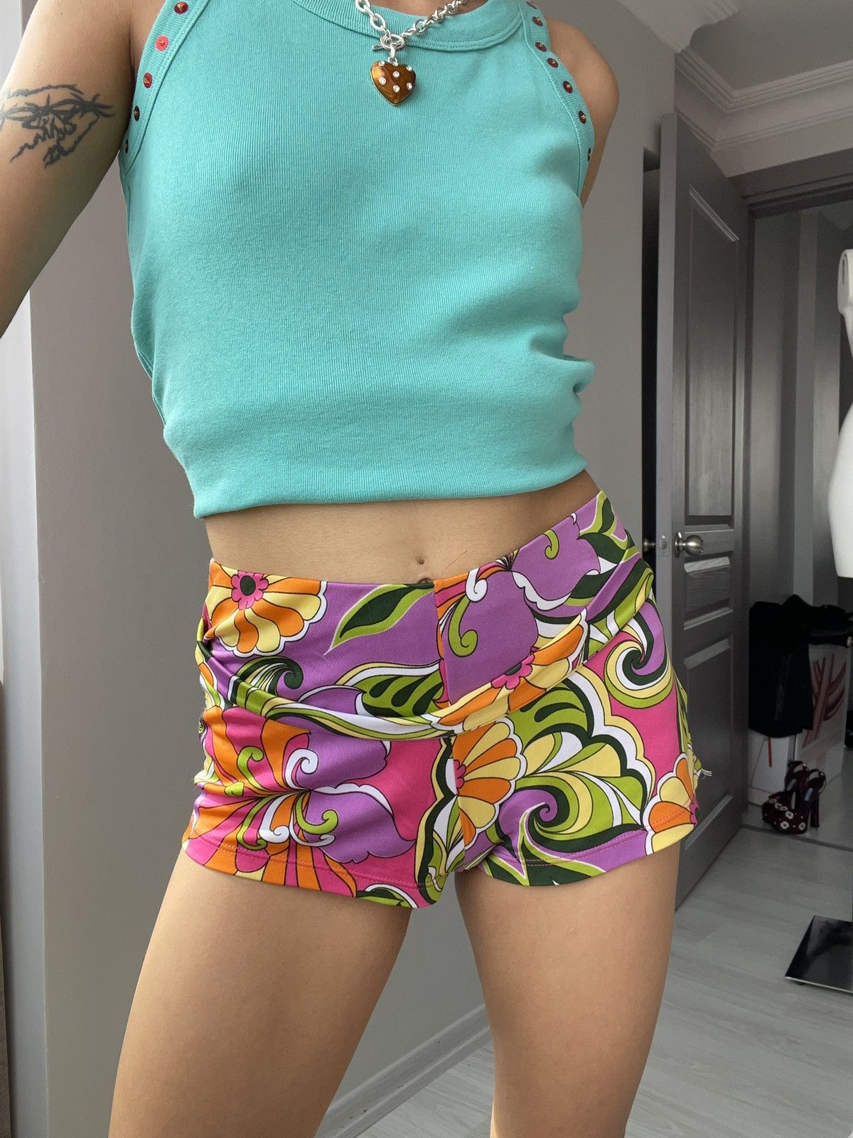 Vintage Oysho short Size 26" / US 2 / IT 38 - 2 Thumbnail
