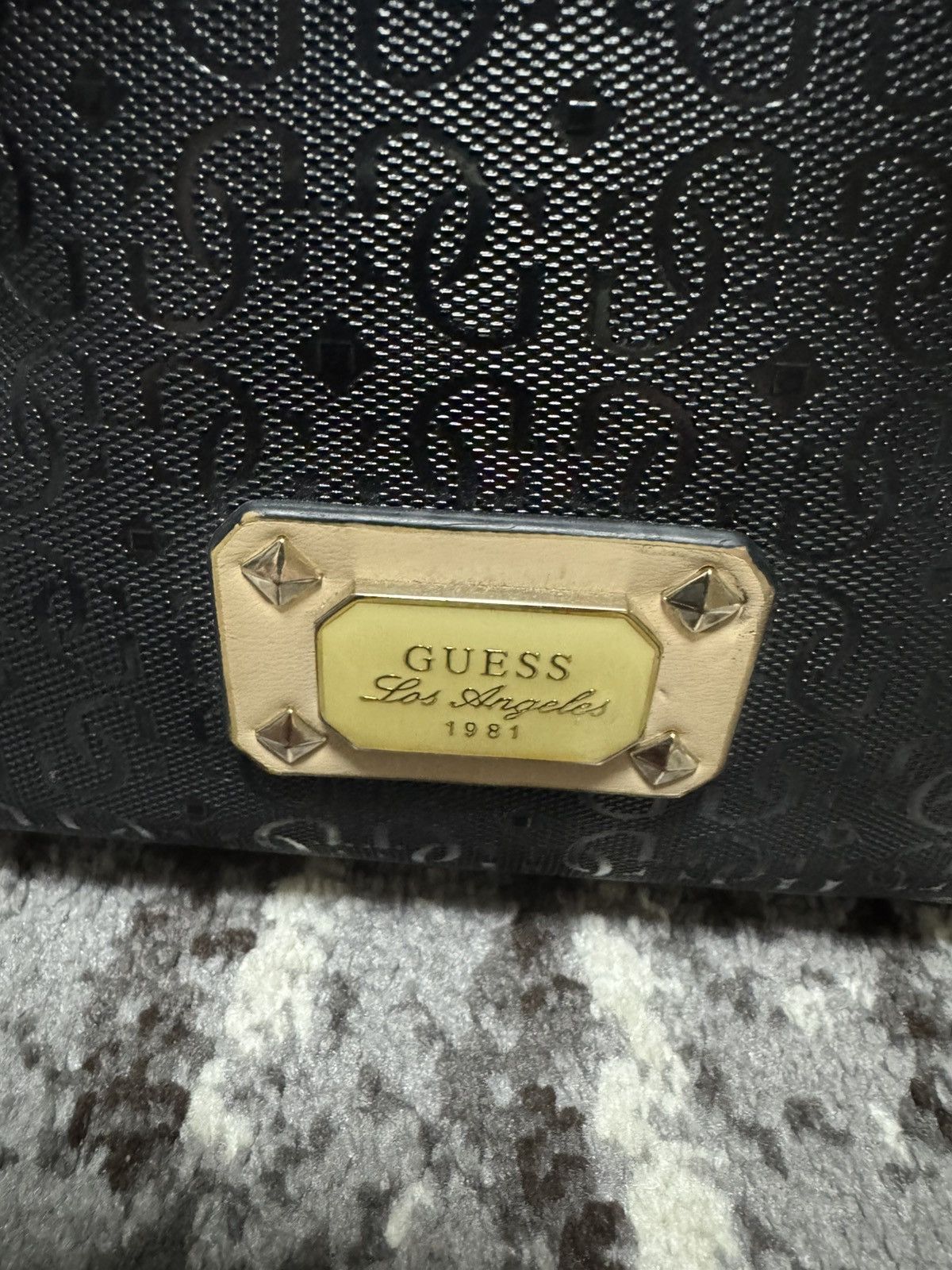 Guess × Vintage Elegant Guess Handbag – Timeless Black & Gold Design Size ONE SIZE - 3 Thumbnail
