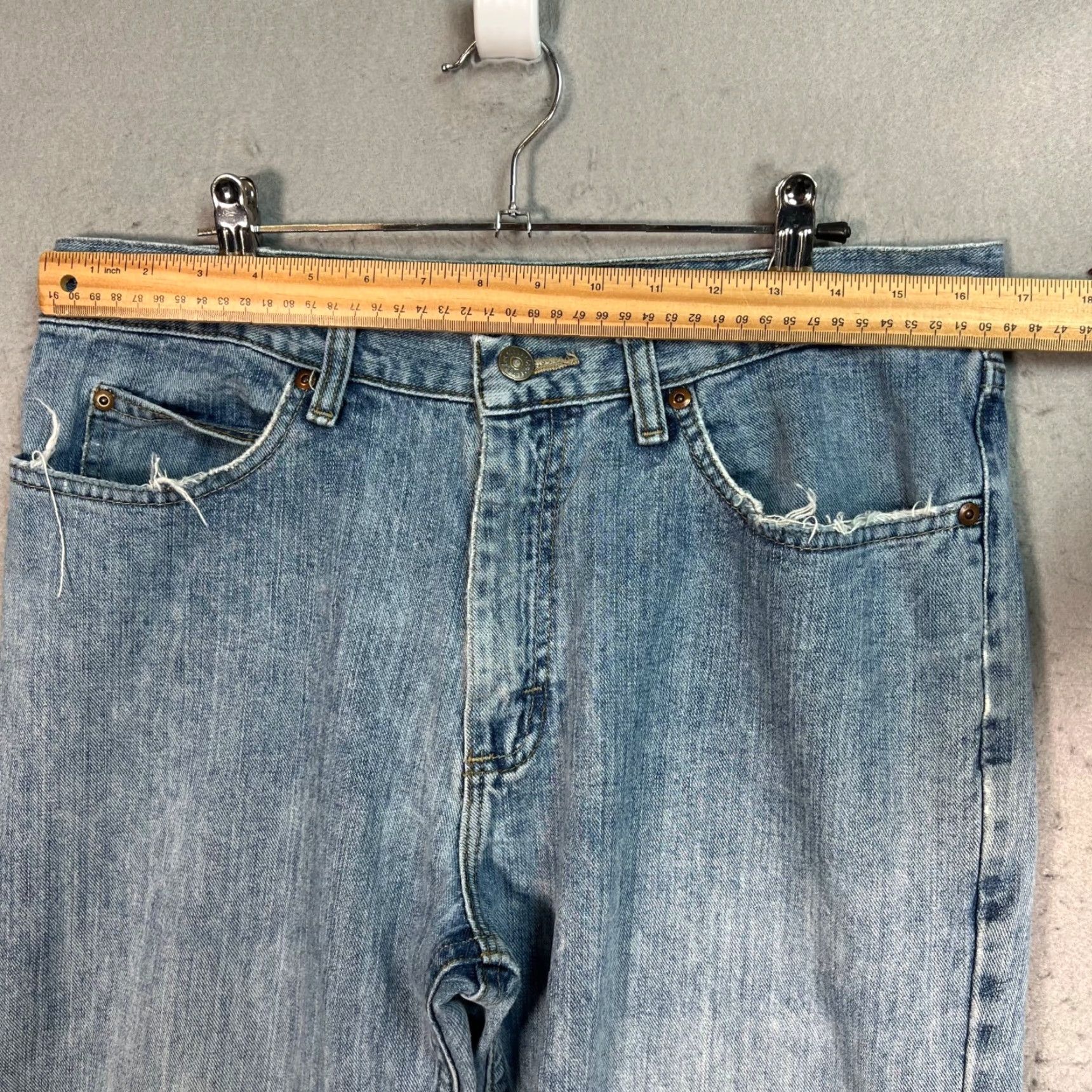 Lee VINTAGE Lee Mens Size 33 x 32 Relaxed Fit Light Wash Denim Jeans 100% Cotton Size US 33 - 5 Thumbnail