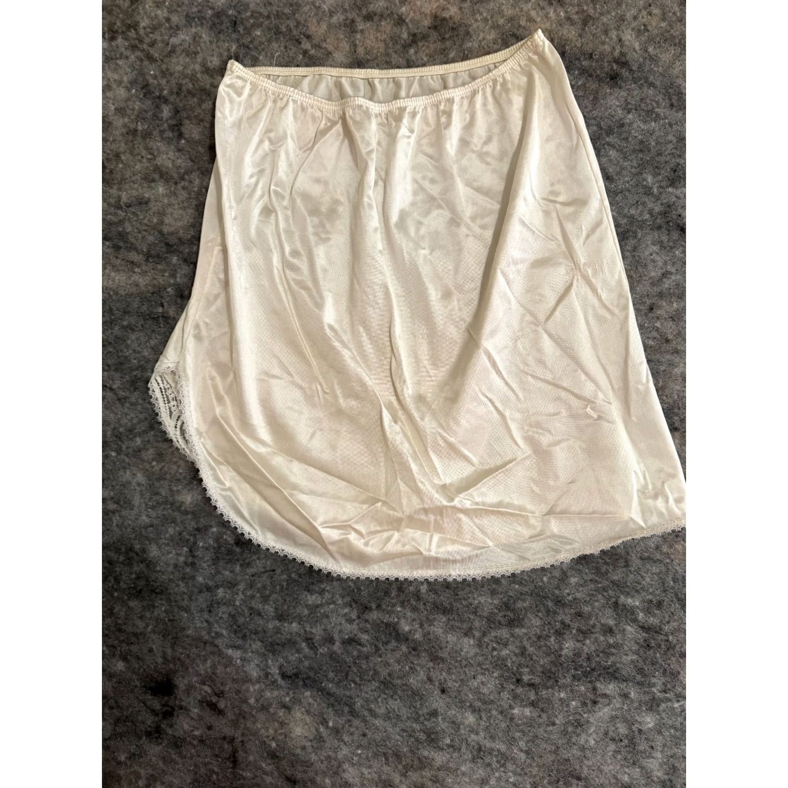 Vintage VINTAGE Dixie Belle Slip Half Large White Nylon Lace Trim Kick Slit USA Mens? Womens? Size ONE SIZE - 2 Thumbnail