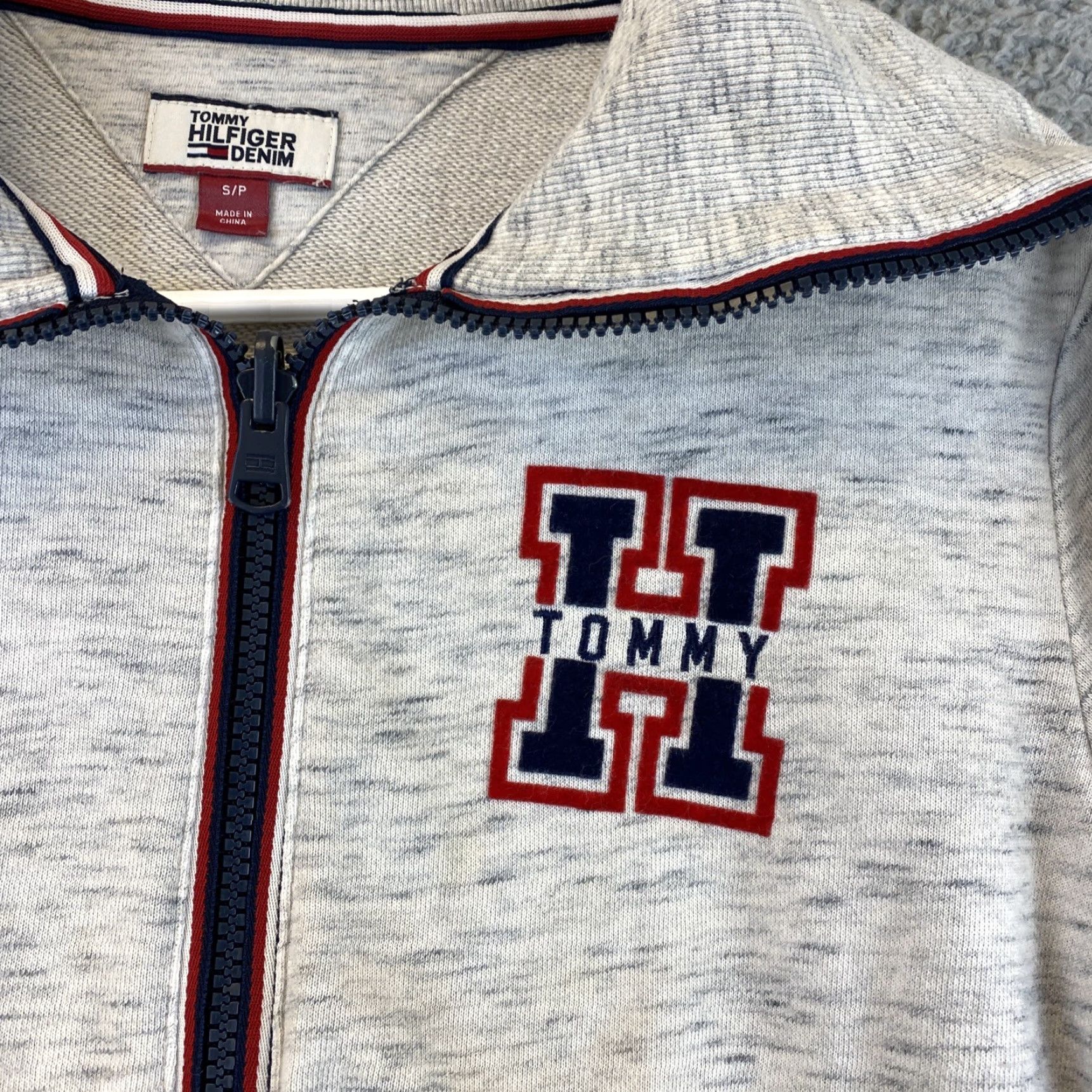 Tommy Hilfiger Tommy Hilfiger Light Gray Full Zip Sweater Jacket Womens Sz S Small 53-10 Cardigan Long Sleeve Knit 100% Cotton Fully Zip Front Size S / US 4 / IT 40 - 2 Thumbnail