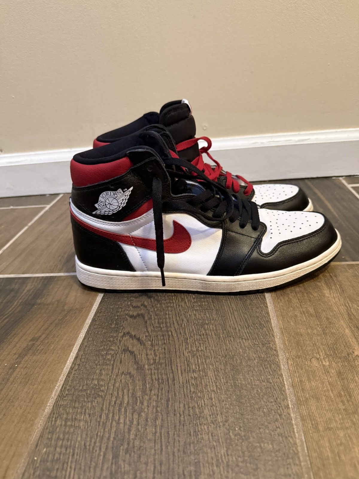 Jordan Brand Jordan 1 Black Gym Red Size US 11.5 / EU 44-45 - 1 Thumbnail