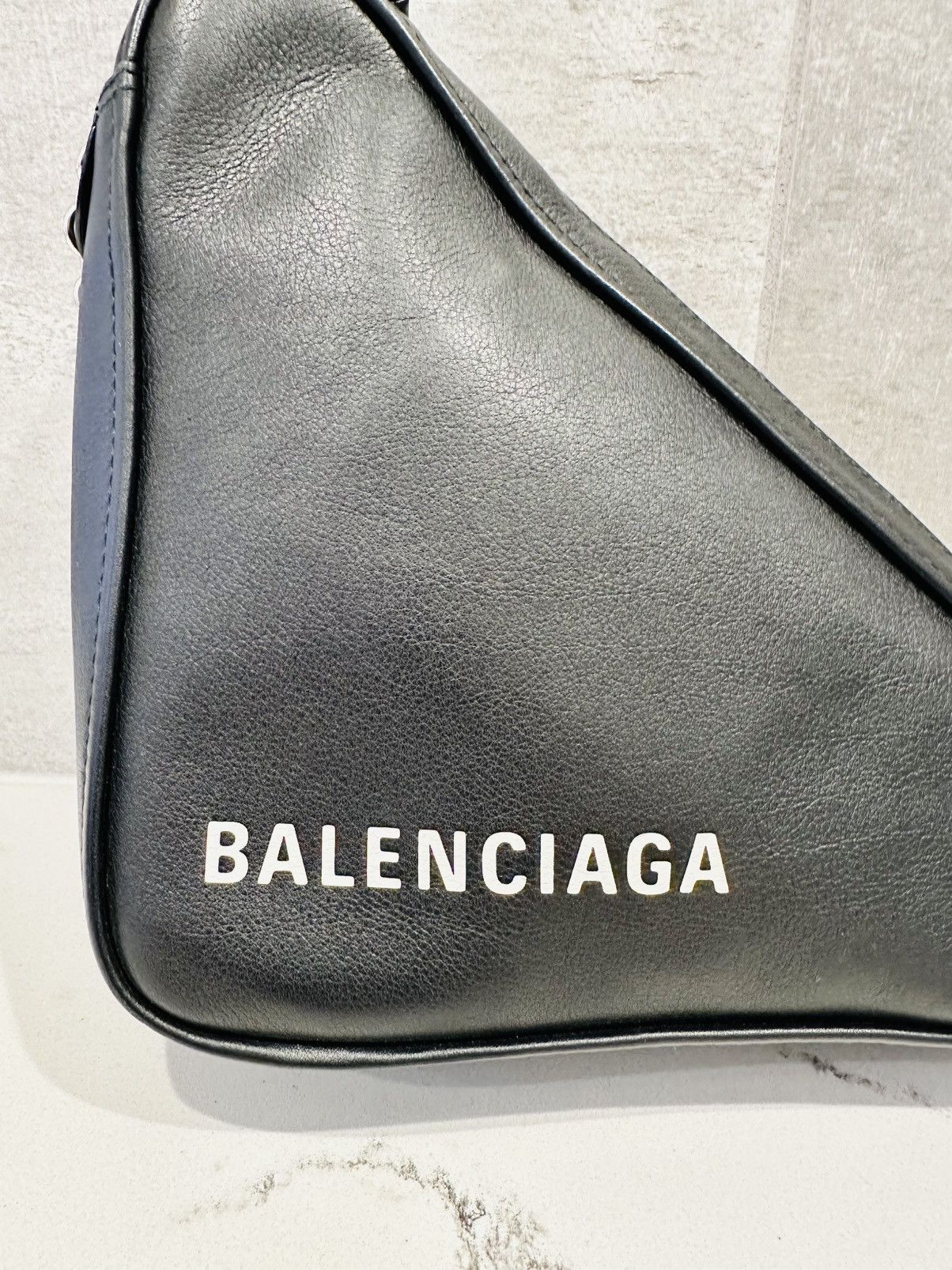 Balenciaga Balenciaga OG Triangle Bag with Chain, New with Tags Size ONE SIZE - 7 Thumbnail