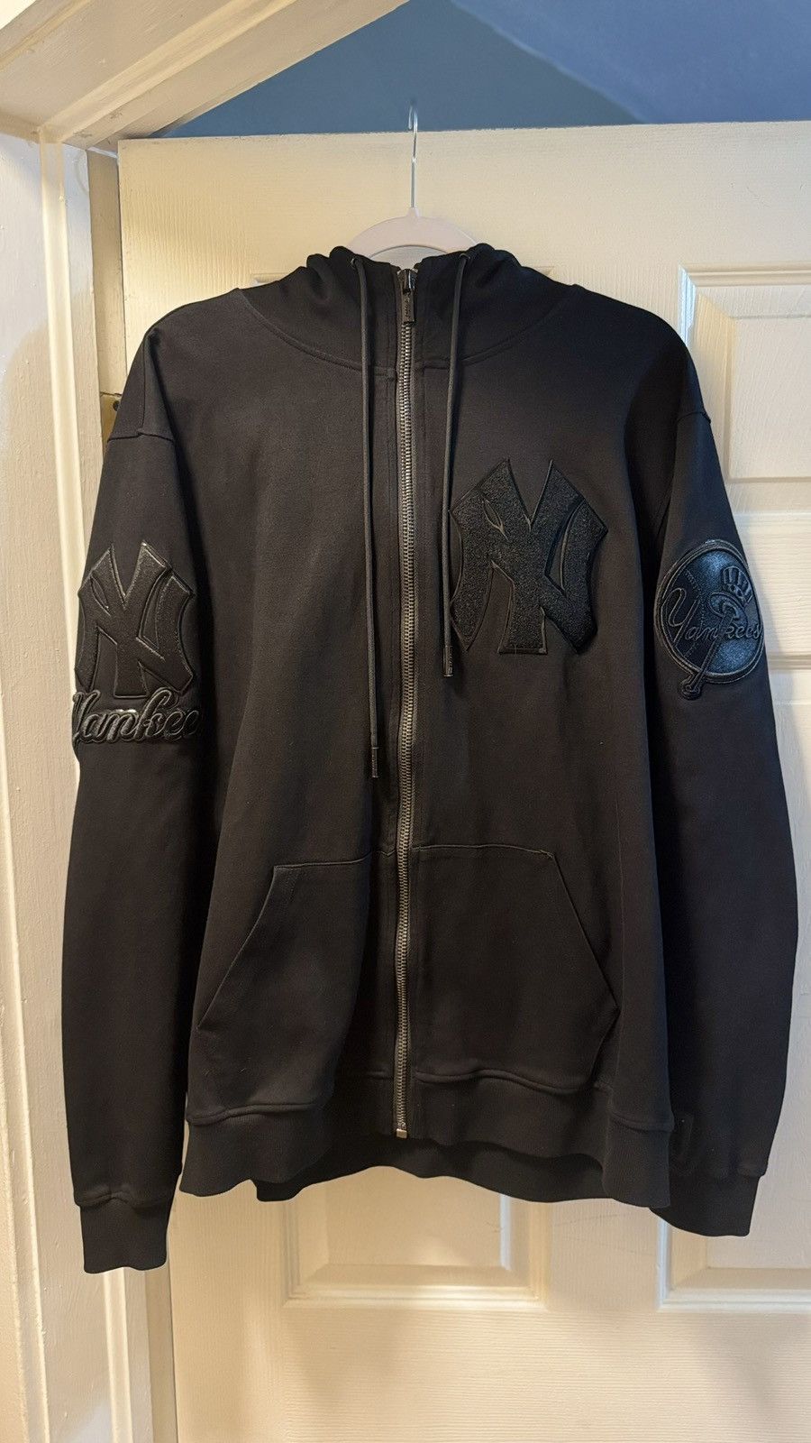 Pro Standard PRO STANDARD MLB NEW YORK YANKEES TRIPLE BLACK ZIP UP HOODIE Size US S / EU 44-46 / 1 - 1 Thumbnail