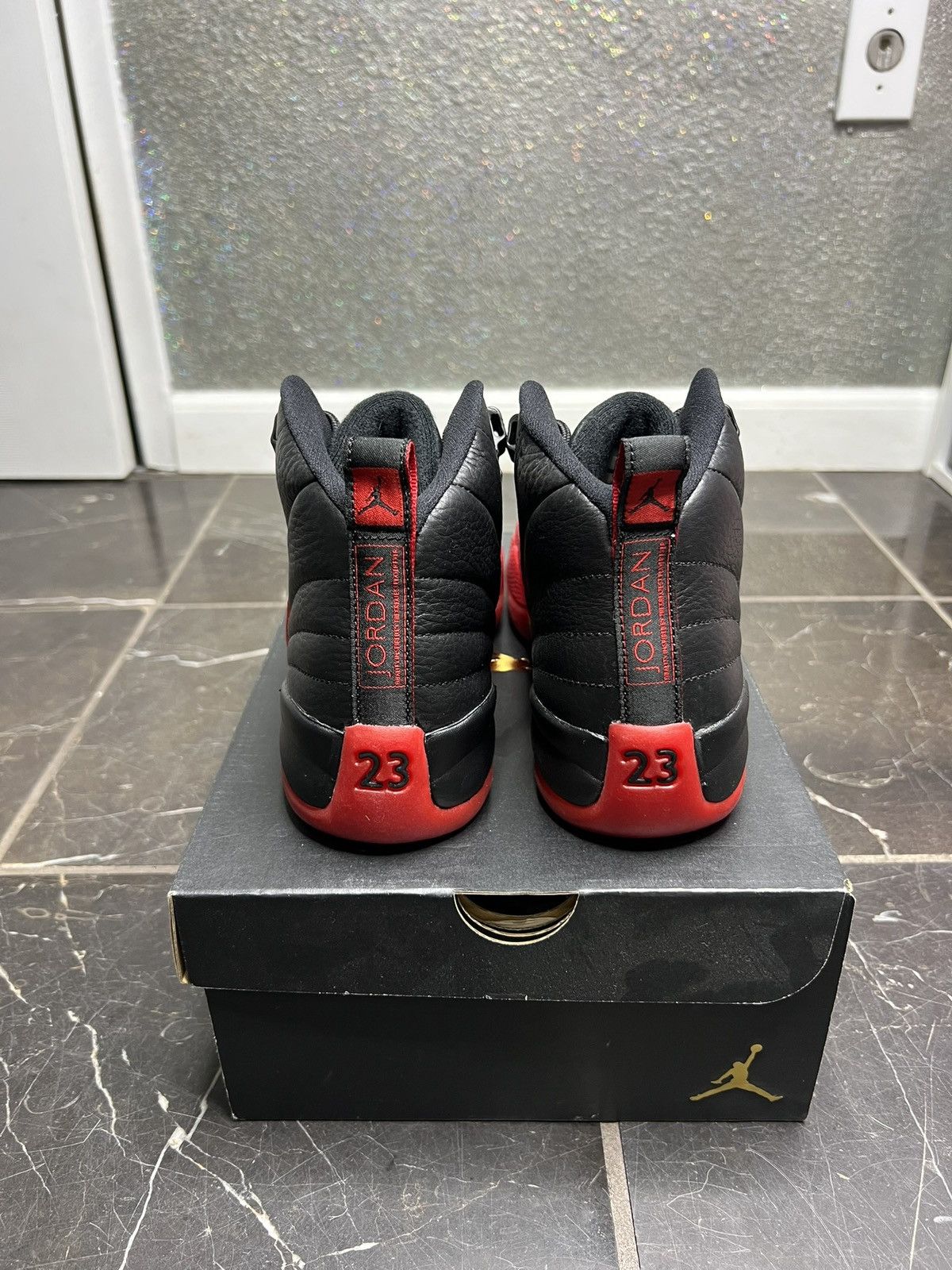 Jordan Brand Jordan Flu Game 12s (2016) DS GS 7Y! Size US 7 / EU 40 - 3 Thumbnail