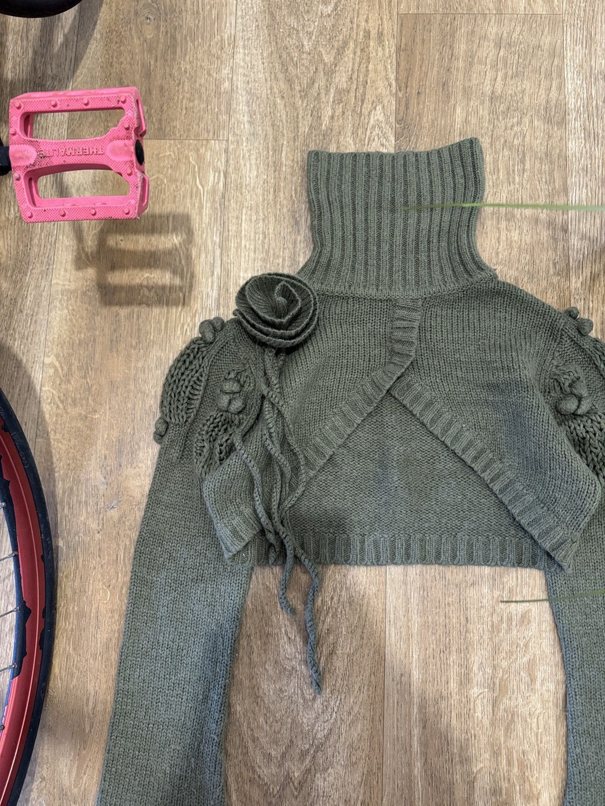 Vintage VINTAGE CROPPED ROSE KNITTED AVANT GARDE SWEATER Size S / US 4 / IT 40 - 2 Thumbnail