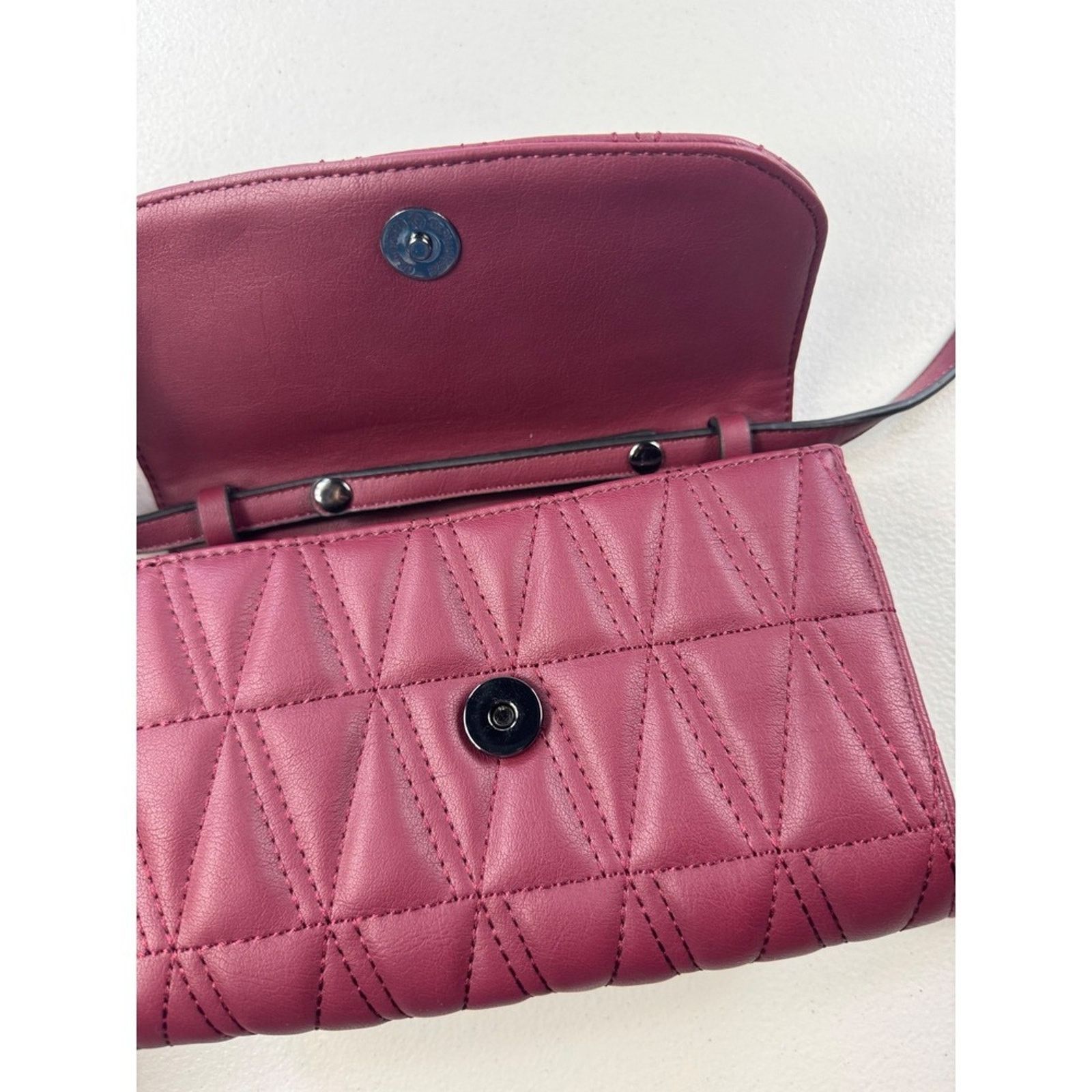 Vera Wang Simply Vera Vera Wang Burgundy Quilted Crossbody Bag Purse‎ Size ONE SIZE - 6 Thumbnail