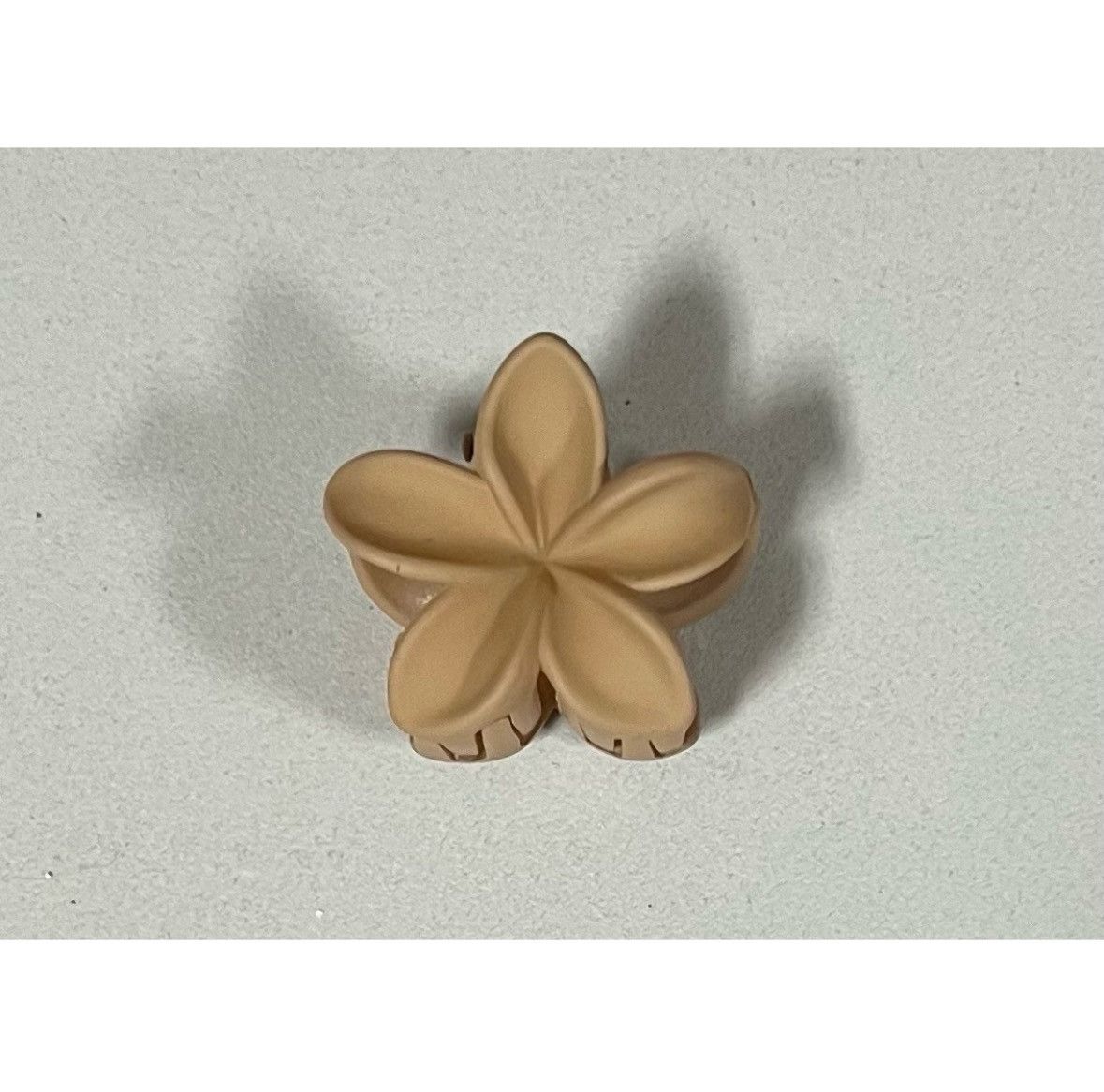 Japanese Brand × Vintage Tan Beige Brown Hibiscus Flower Claw Hair Clip Accessory 🌺✨ Size ONE SIZE - 1 Thumbnail