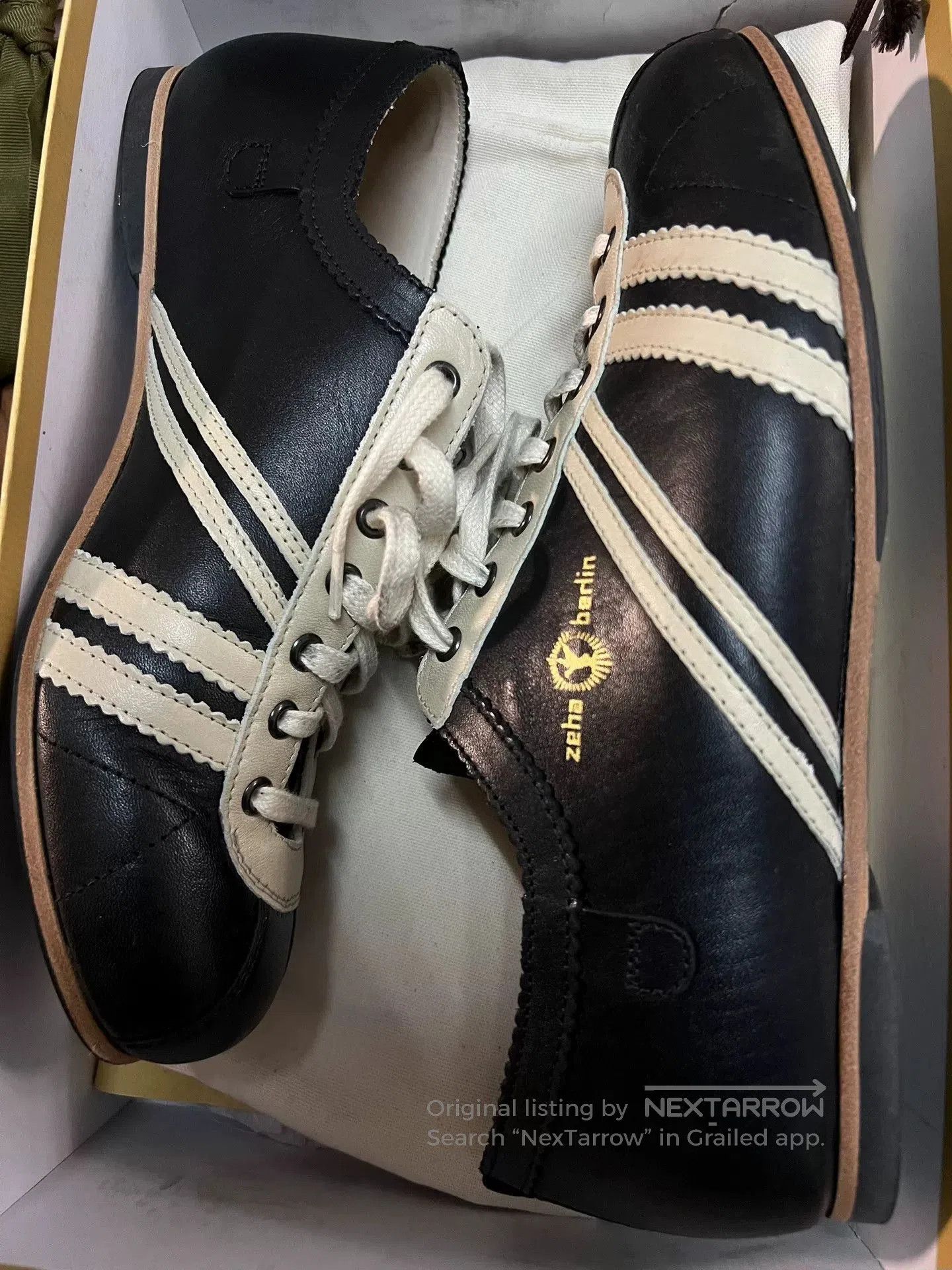 Vintage Classic Black and White Low-top Sneakers. Size US 8 / EU 41 - 2 Thumbnail