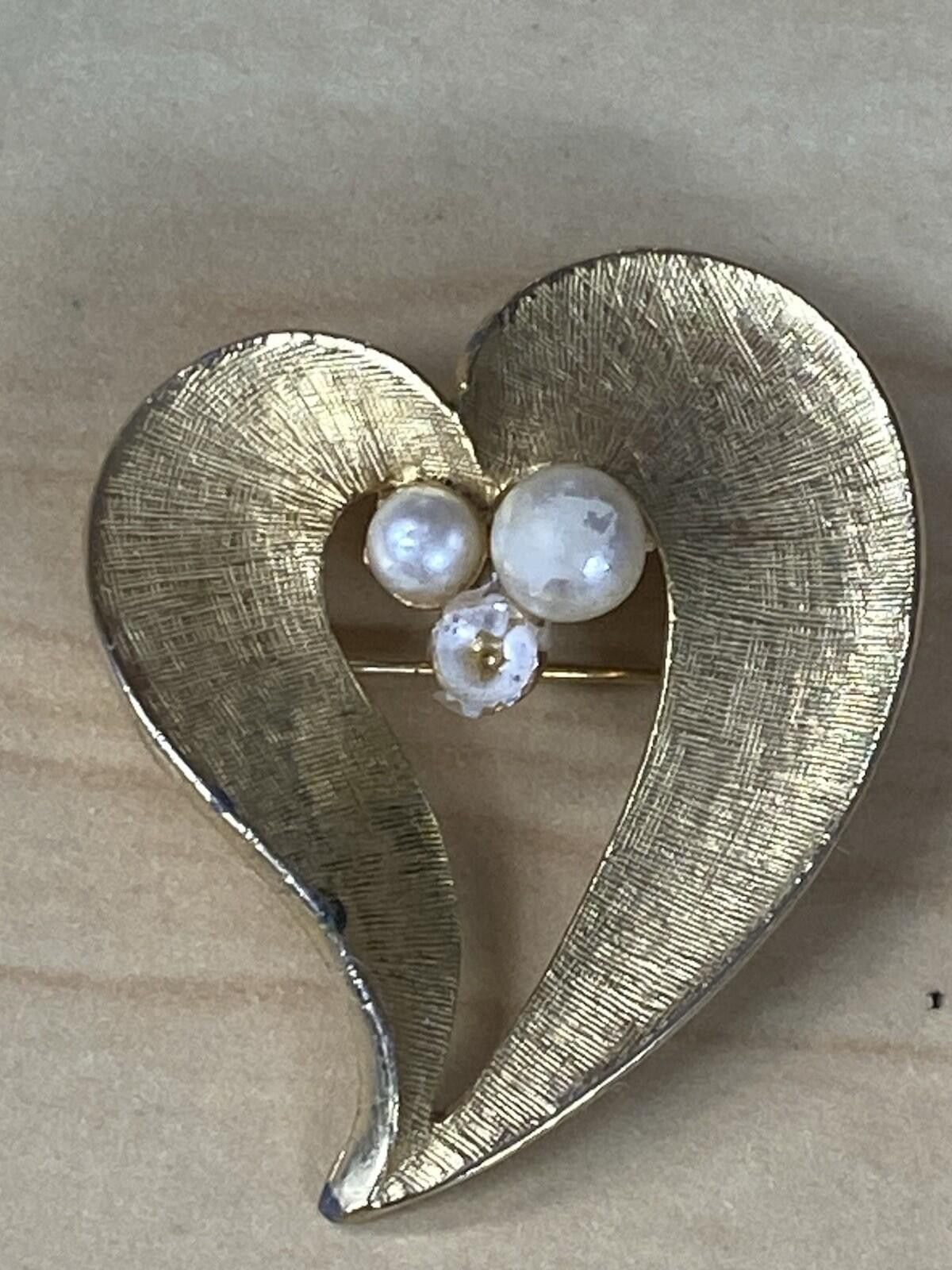 Antique Rivet VINTAGE ANTIQUE PIN BROOCH GOLD TONE HEART Size ONE SIZE - 4 Thumbnail