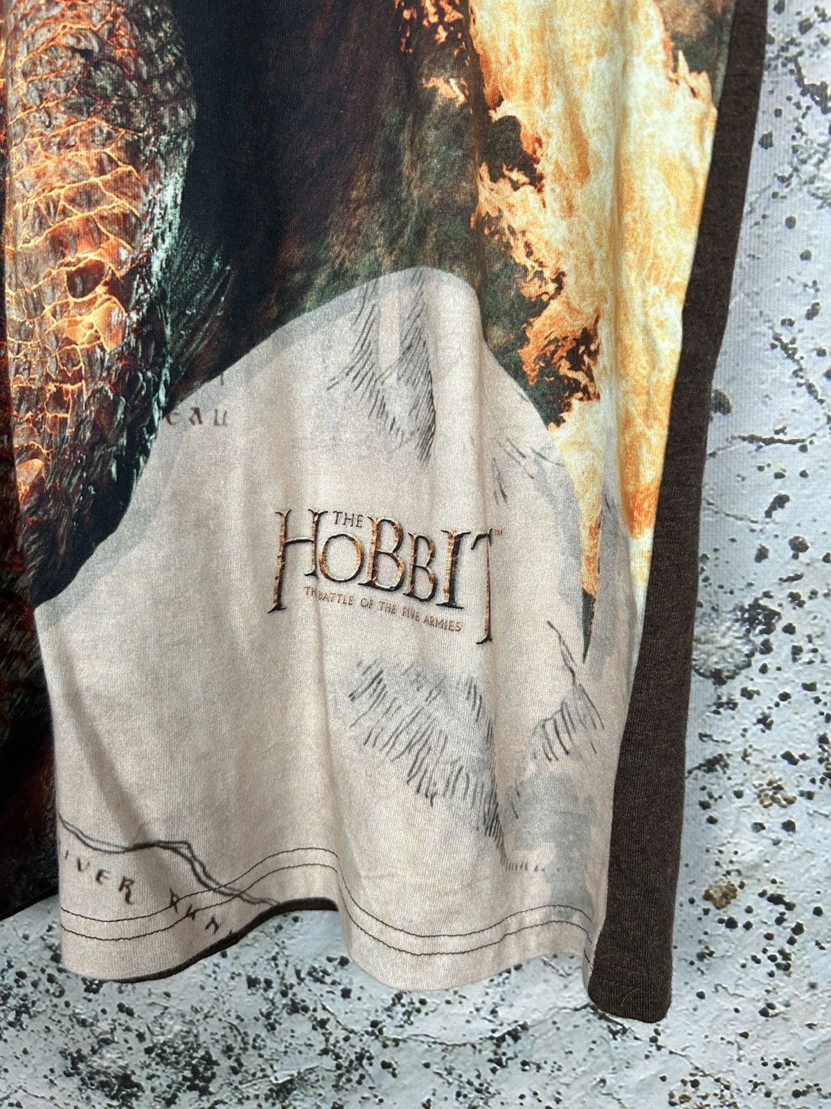 Vintage The Hobbit The Battle of The Five Armes Movie Graphic Tee Size US L / EU 52-54 / 3 - 4 Thumbnail