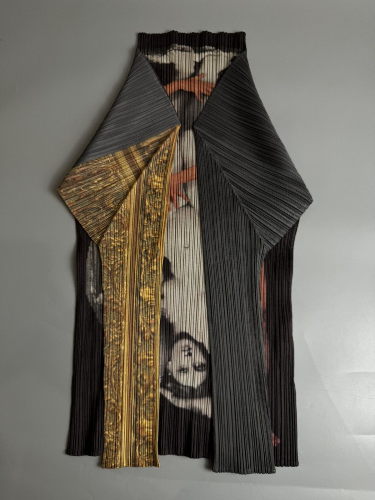 Issey Miyake 1996 Pleats Please Guest Artist No. 1 “Yasumasa Morimura” Size L / US 10 / IT 46 - 3 Thumbnail