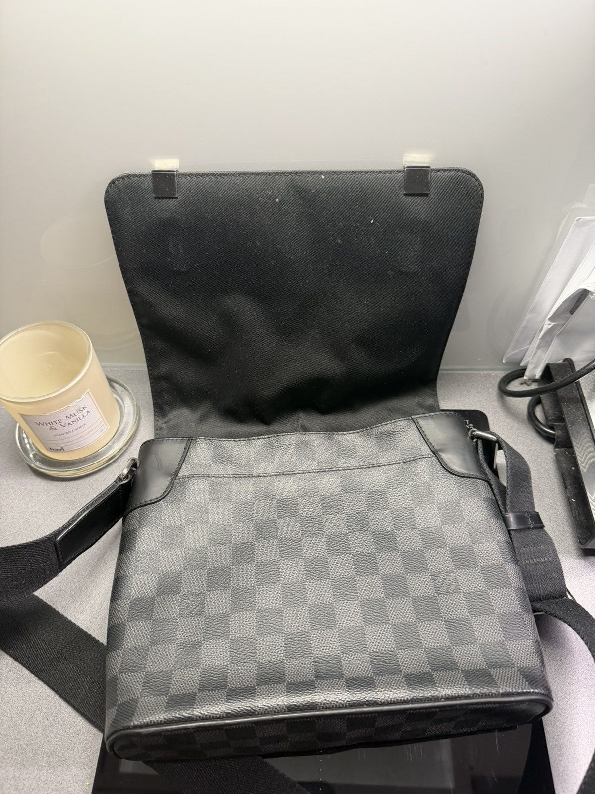 Louis Vuitton Louis Vuitton Messenger Bag Size ONE SIZE - 3 Thumbnail