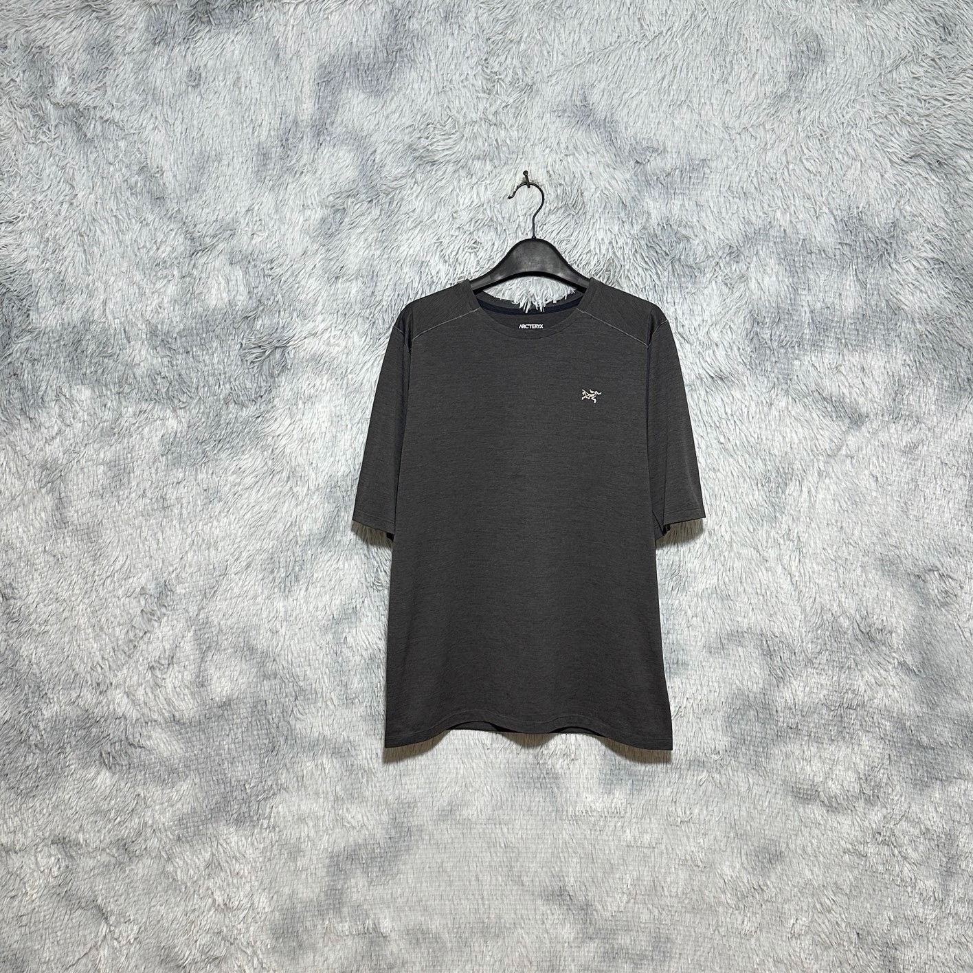 Arc'teryx Arcteryx Cormac Small Logo Quick-Dry T-Shirt Size US L / EU 52-54 / 3 - 1 Thumbnail
