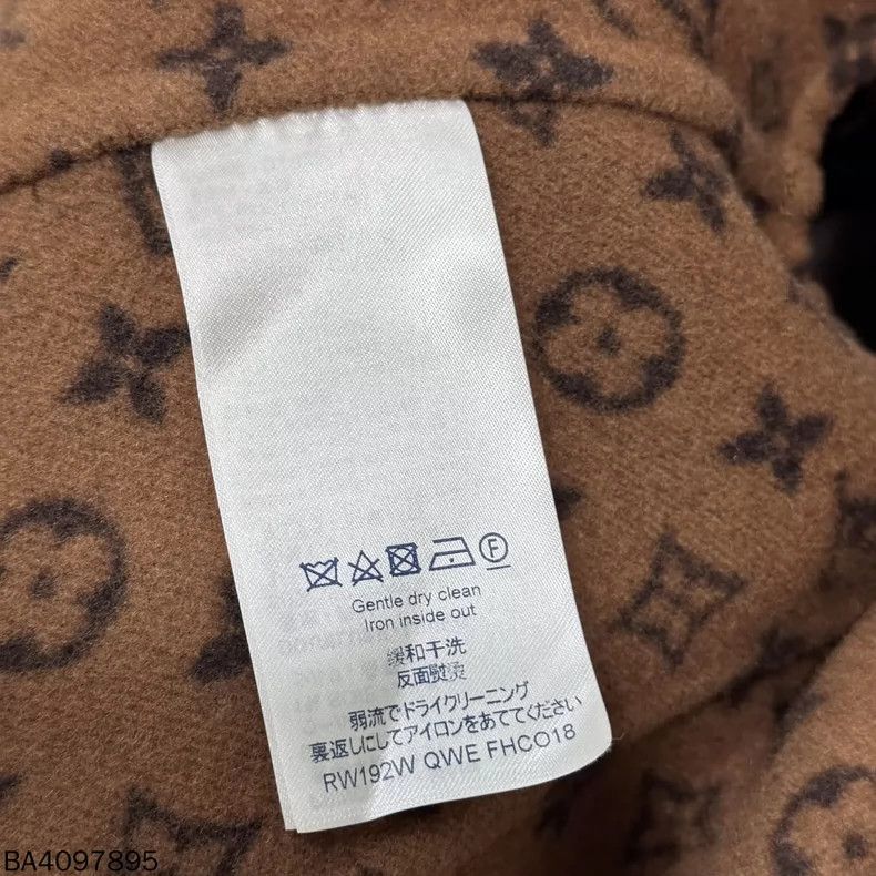 Louis Vuitton Louis Vuitton Caramel belted coat with full print inside co Size XS / US 0-2 / IT 36-38 - 6 Thumbnail