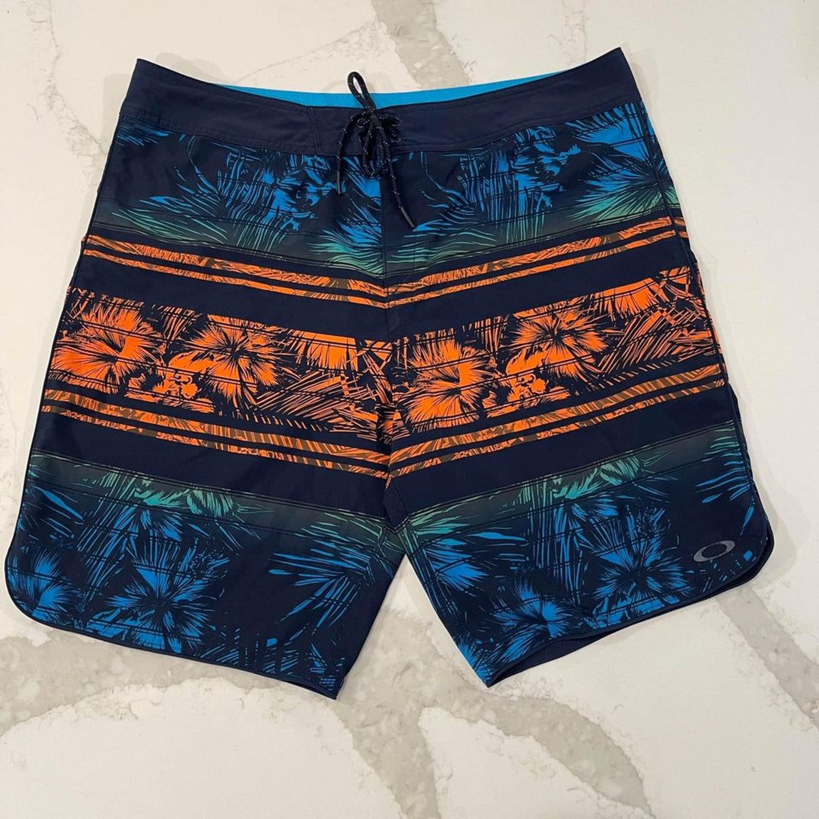 Oakley Oakley Swim Shorts Men 38 Trunks Slim Fit Tropical Board Size US 38 / EU 54 - 1 Thumbnail