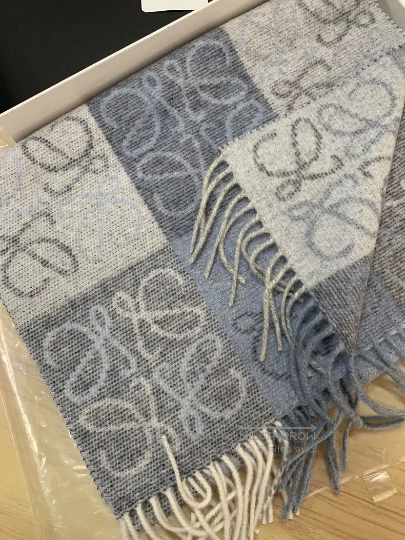 Loewe Loewe Anagram Warm and Comfortable Wool Fleece Scarf, Wome Size ONE SIZE - 3 Thumbnail