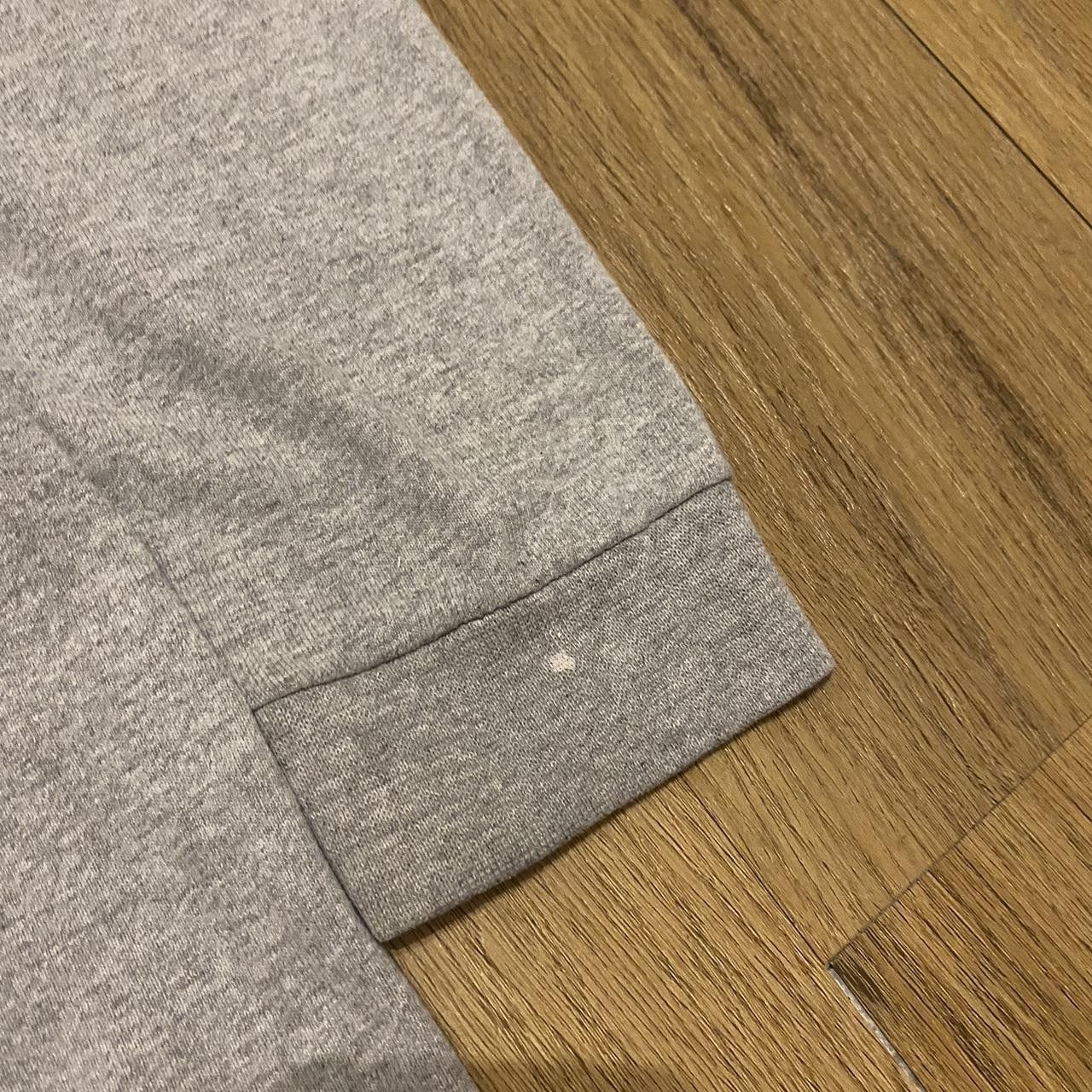 Nike 2000s Grey Nike vintage sweatshirt with a small mark Size US M / EU 48-50 / 2 - 7 Thumbnail