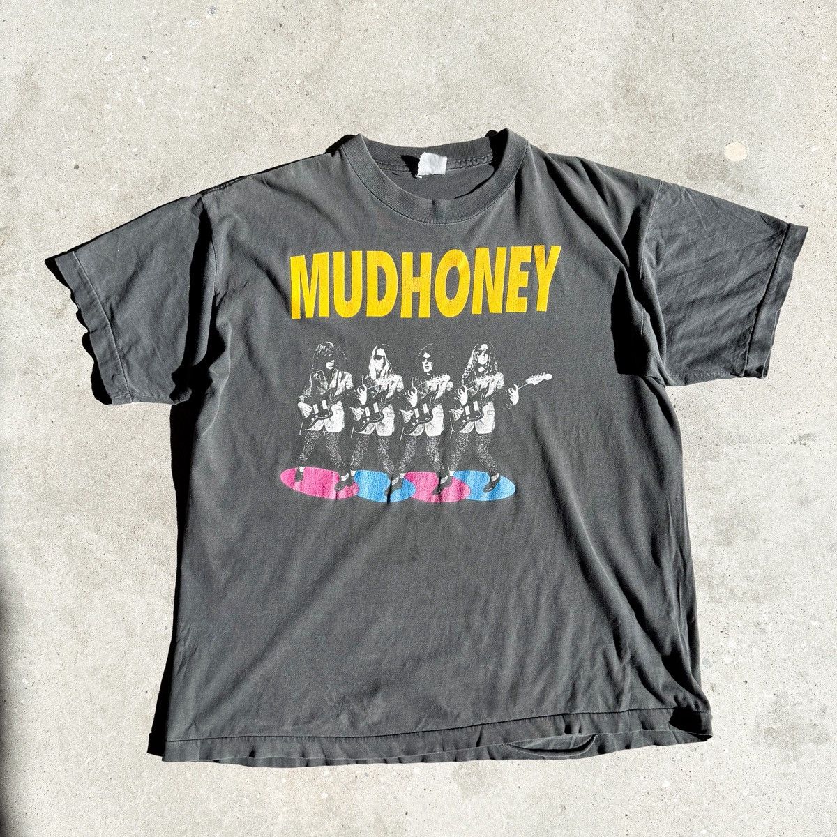 Band Tees Vintage 90s THRASHED Mudhoney European Tour T Shirt Size US XL / EU 56 / 4 - 3 Thumbnail