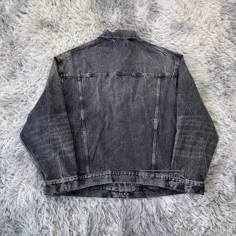Balenciaga Balenciaga Washed and distressed denim jacket Size US XS / EU 42 / 0 - 2 Thumbnail